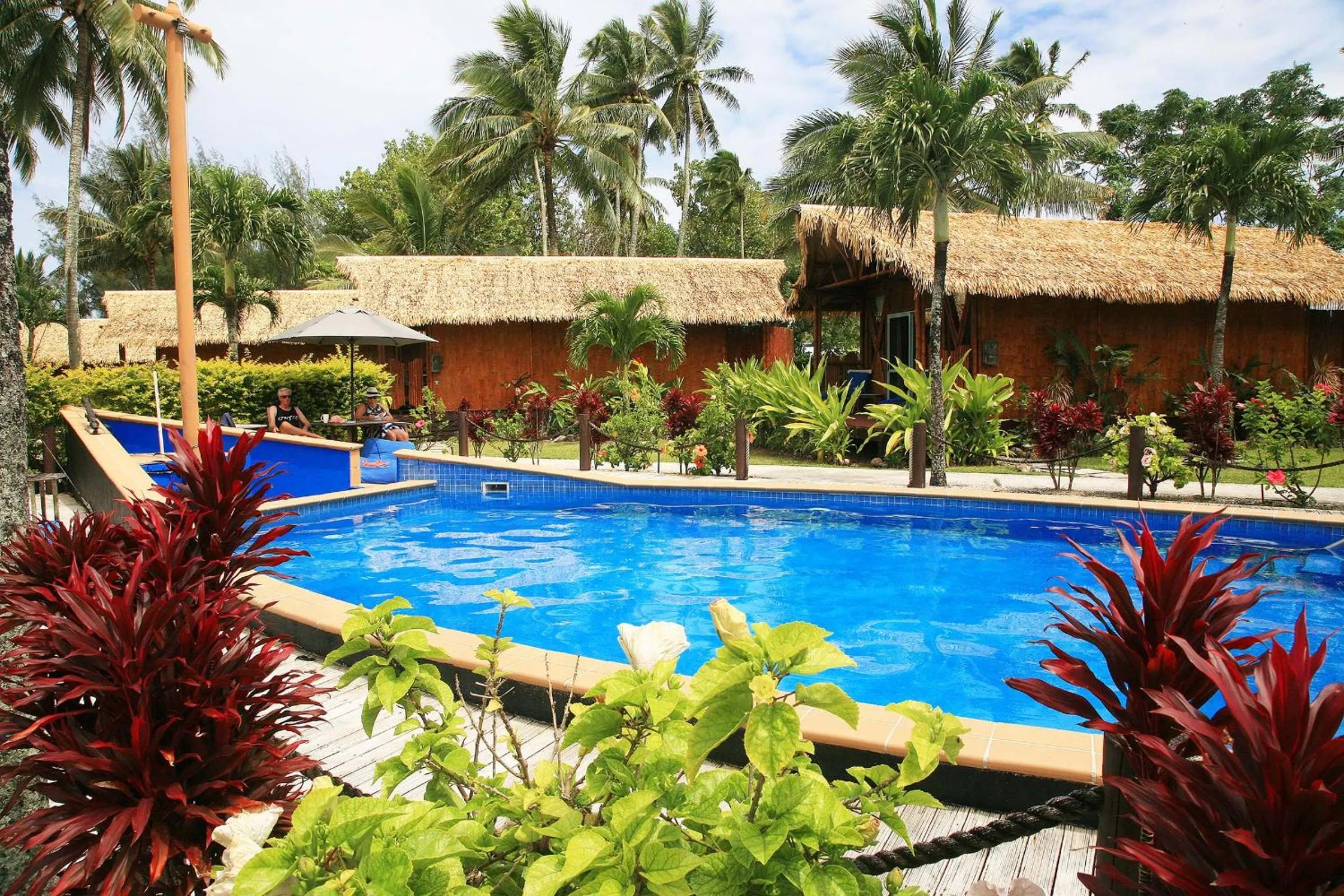 Swimming pool in Magic Reef Bungalows