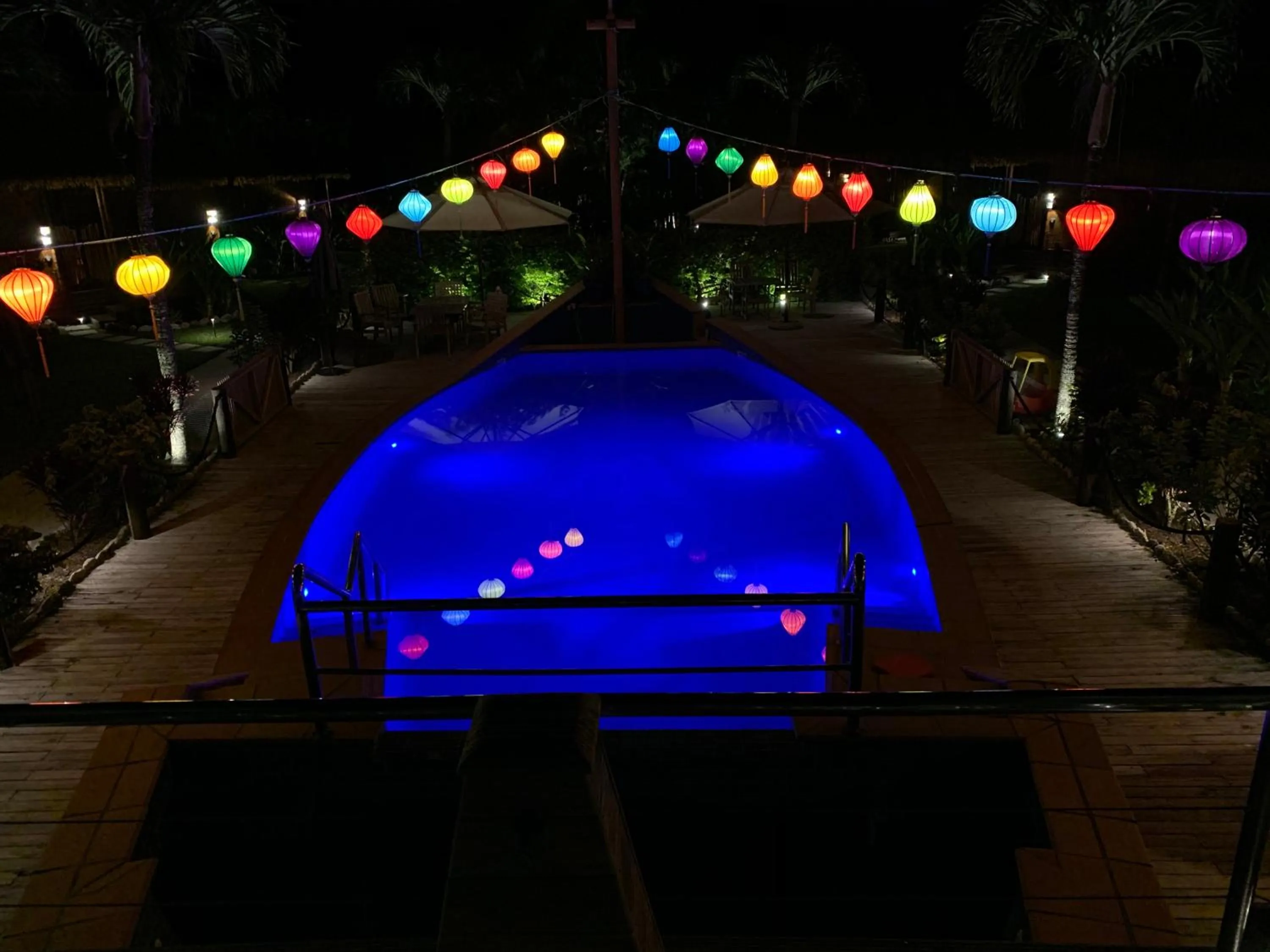 Swimming pool in Magic Reef Bungalows