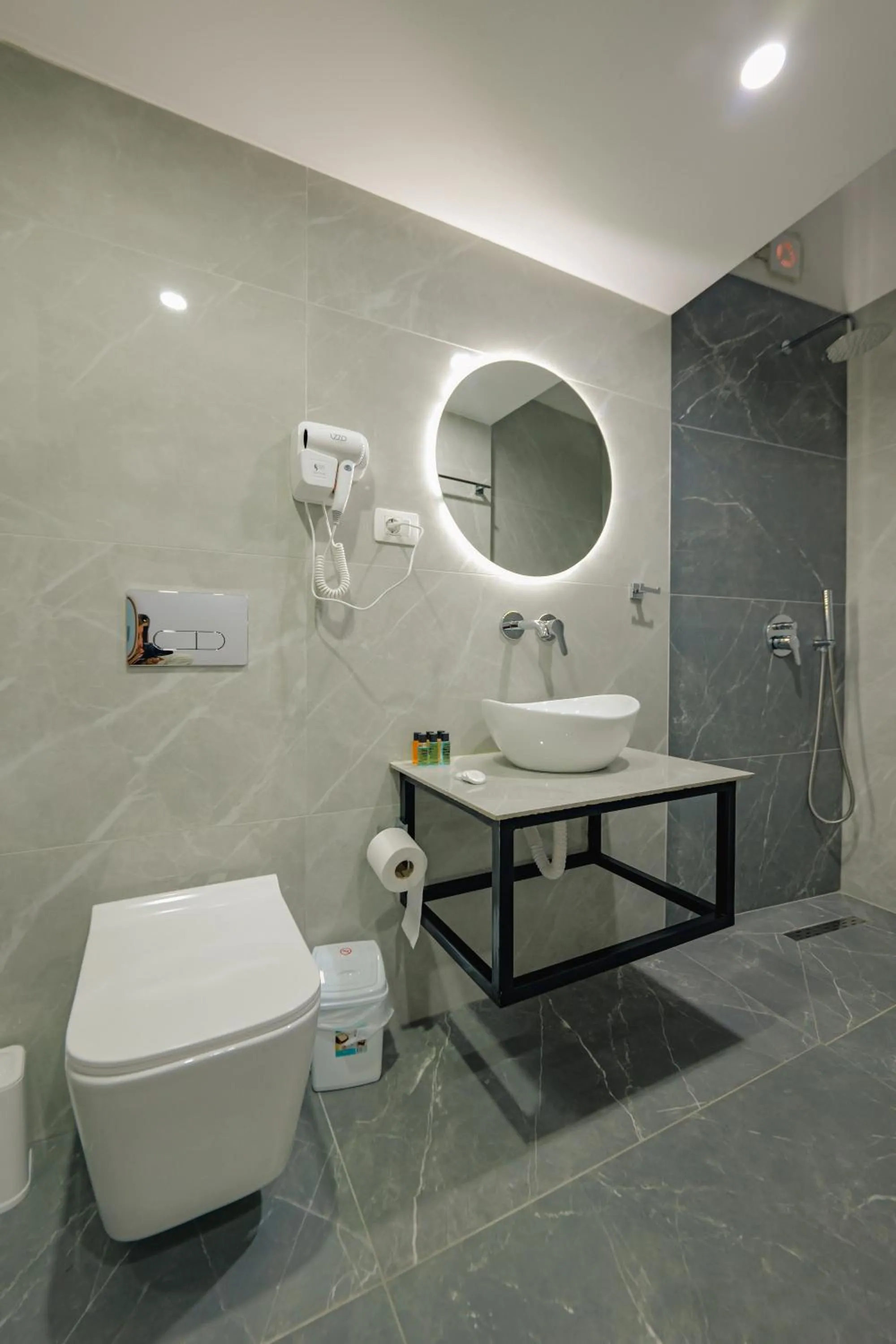 Shower in Hotel Summer