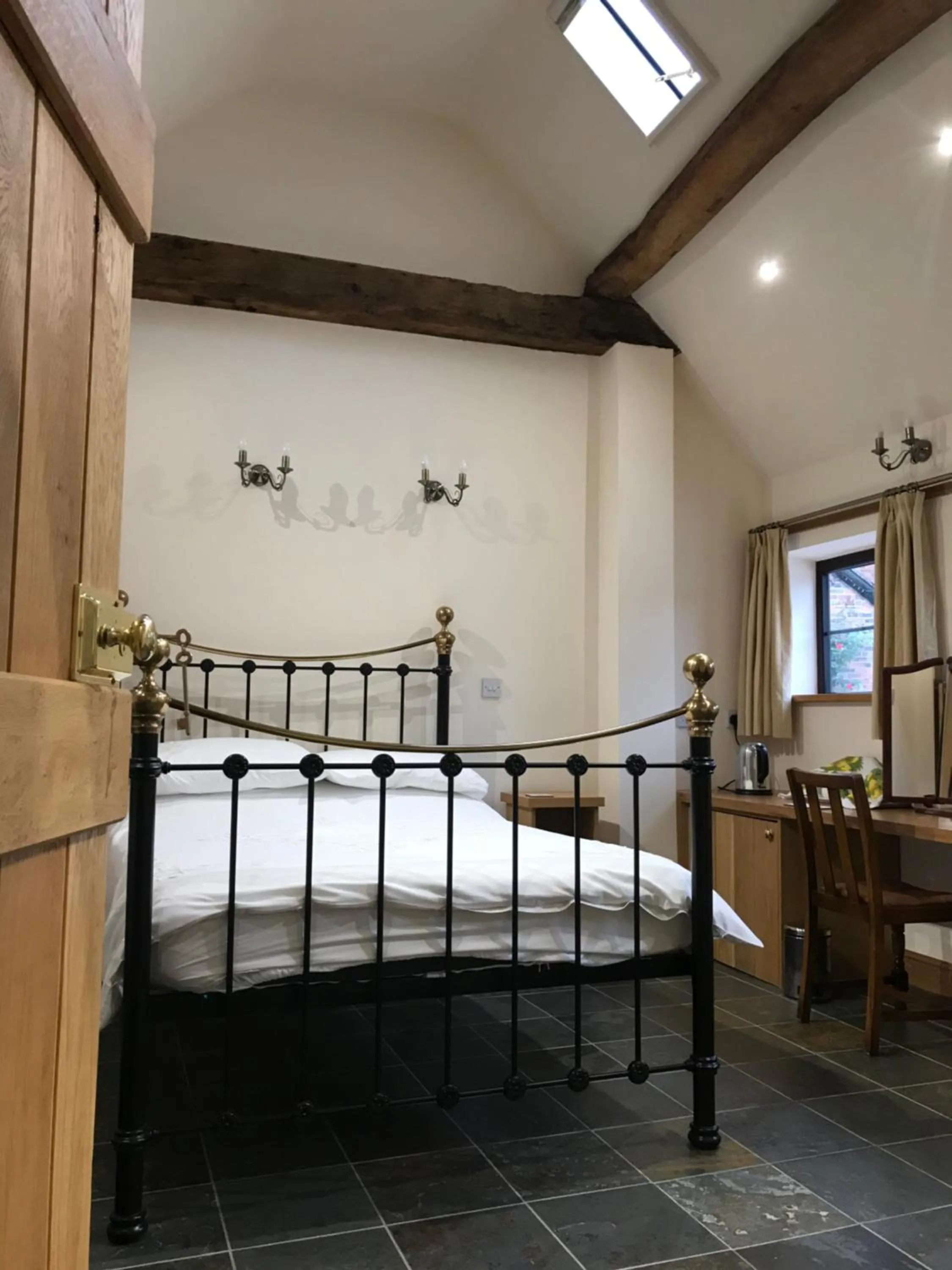 Bedroom, Bed in Nuneaton - Cottage - Sleeps 2 - Parking - Garden