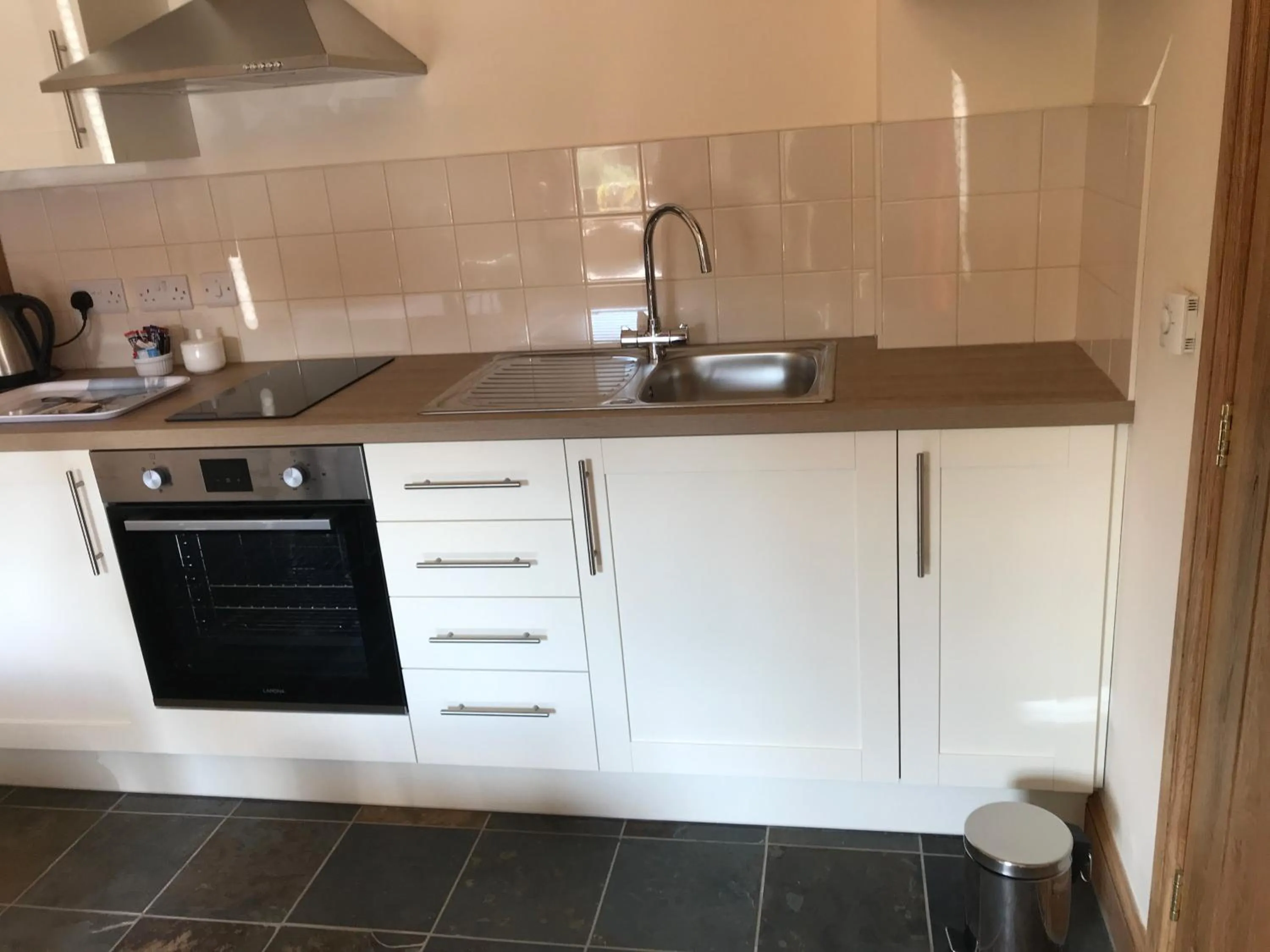 Kitchen or kitchenette in Nuneaton - Cottage - Sleeps 2 - Parking - Garden