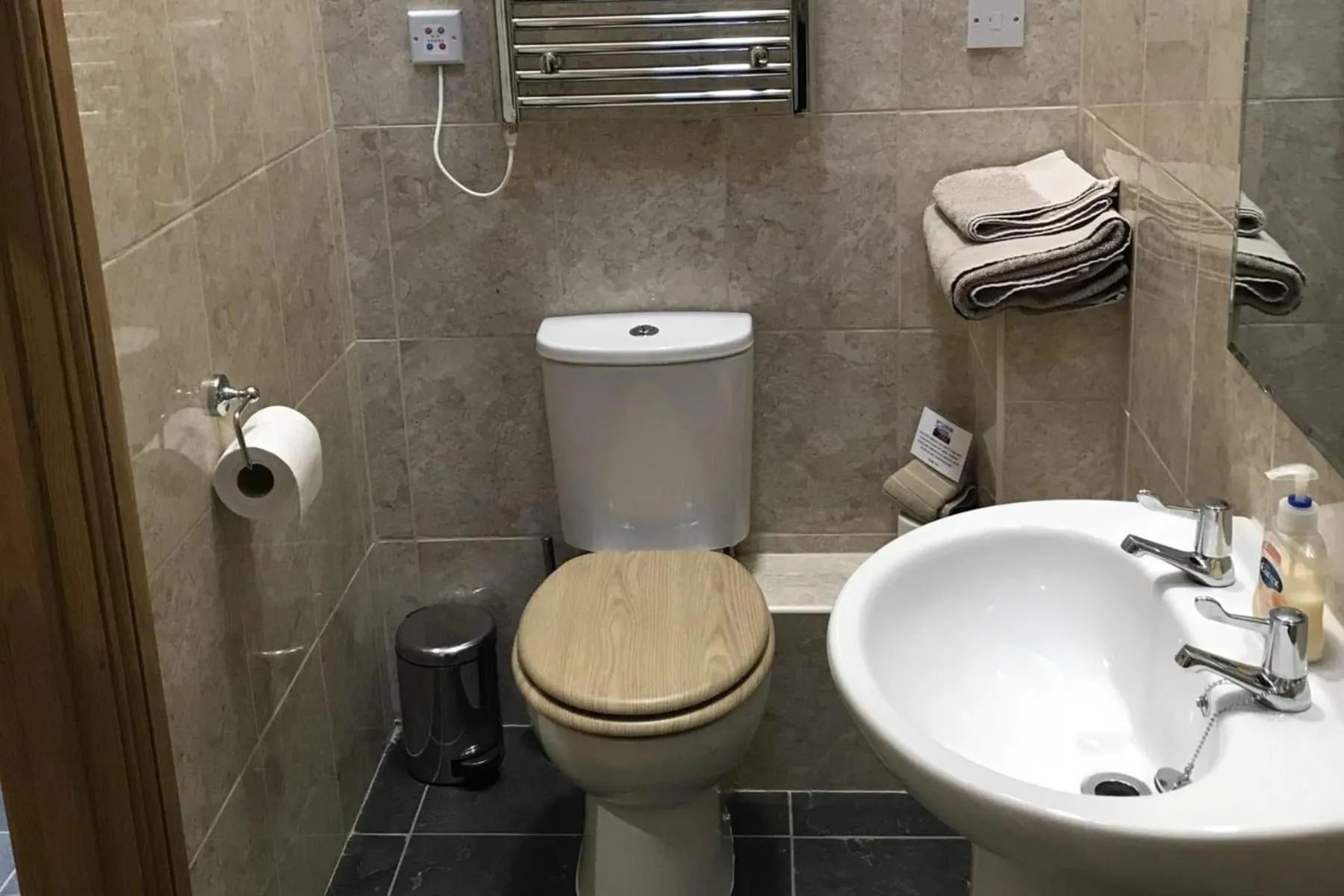 Nuneaton - Cottage - Sleeps 2 - Parking - Garden