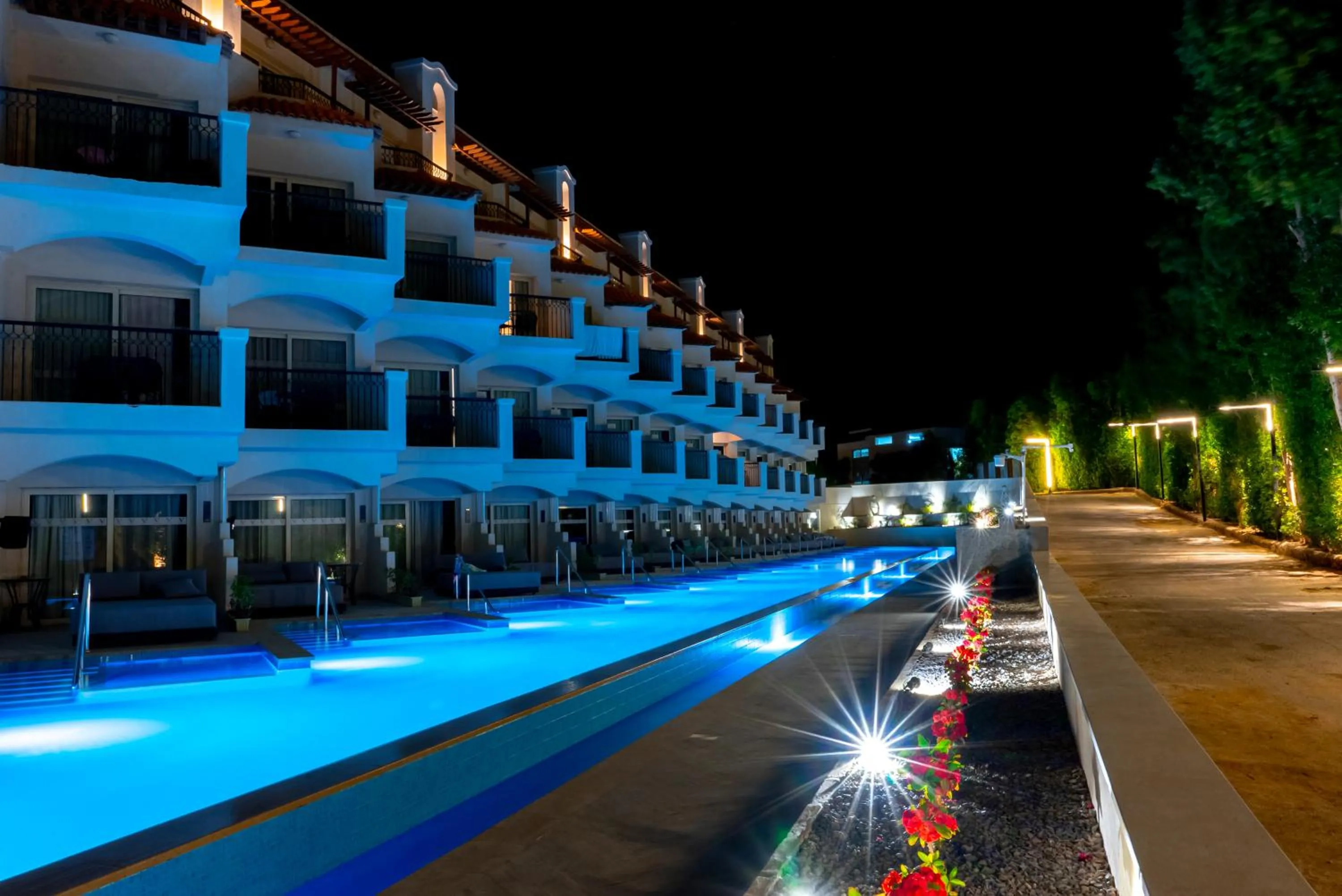 Night in THE V Luxury Resort Sahl Hasheesh