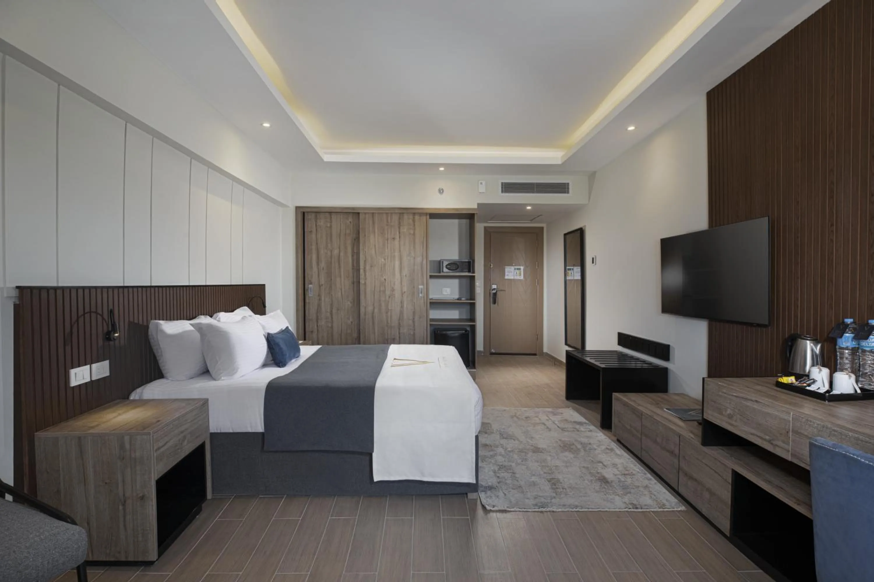 Bedroom, Bed in THE V Luxury Resort Sahl Hasheesh