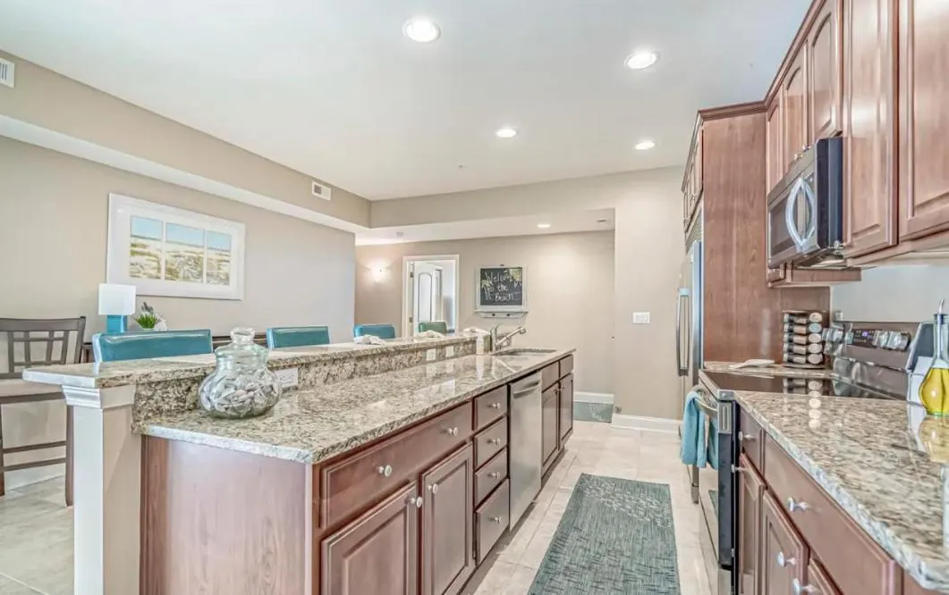 Stunning Ocean Breeze Luxury Villas 4D-Across The Street From The Ocean! Sleeps 10 guests!