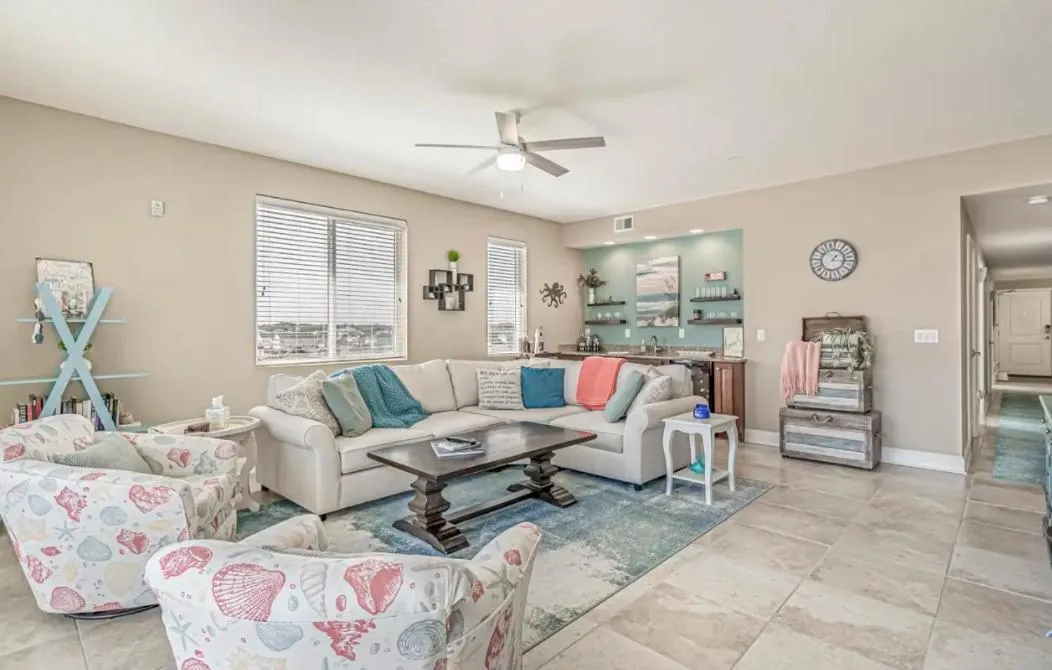 Stunning Ocean Breeze Luxury Villas 4D-Across The Street From The Ocean! Sleeps 10 guests!