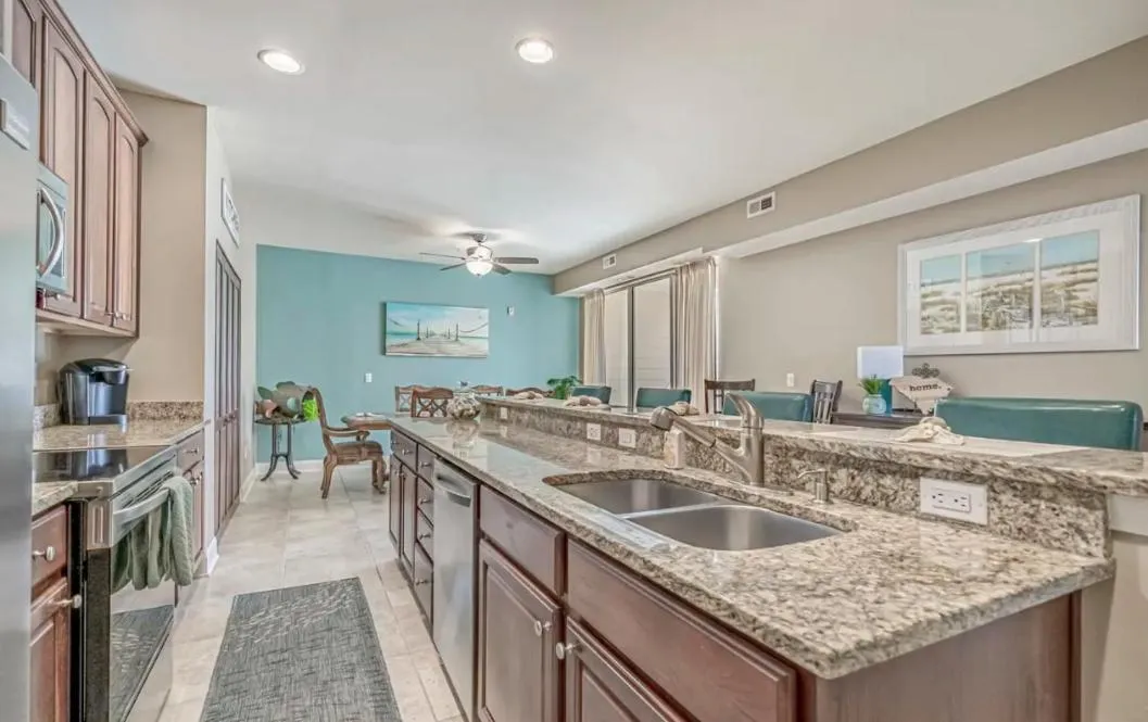 Stunning Ocean Breeze Luxury Villas 4D-Across The Street From The Ocean! Sleeps 10 guests!