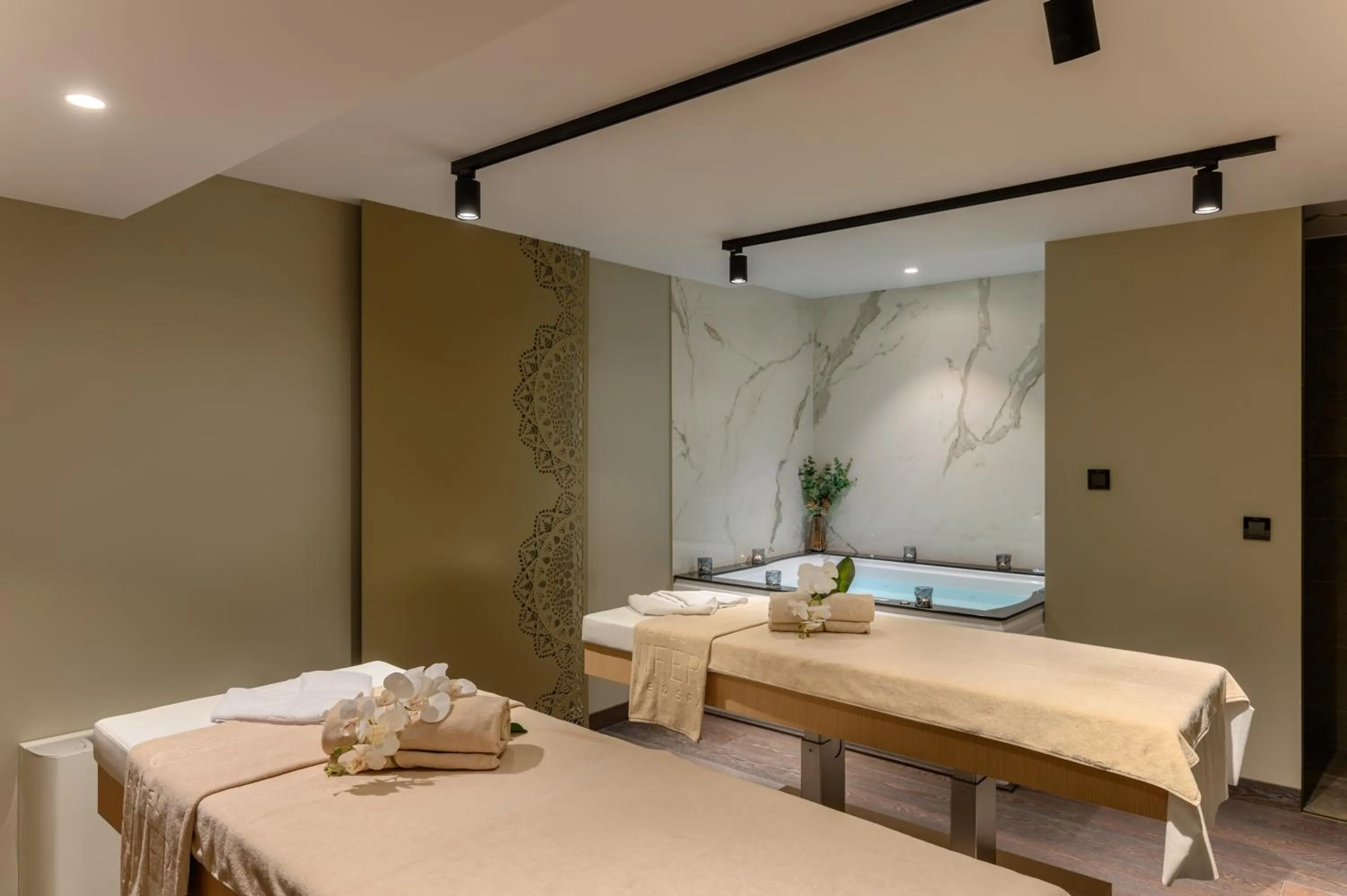 Massage, Bed in Hotel Vinifera Wine & Spa 5 Stars Superior