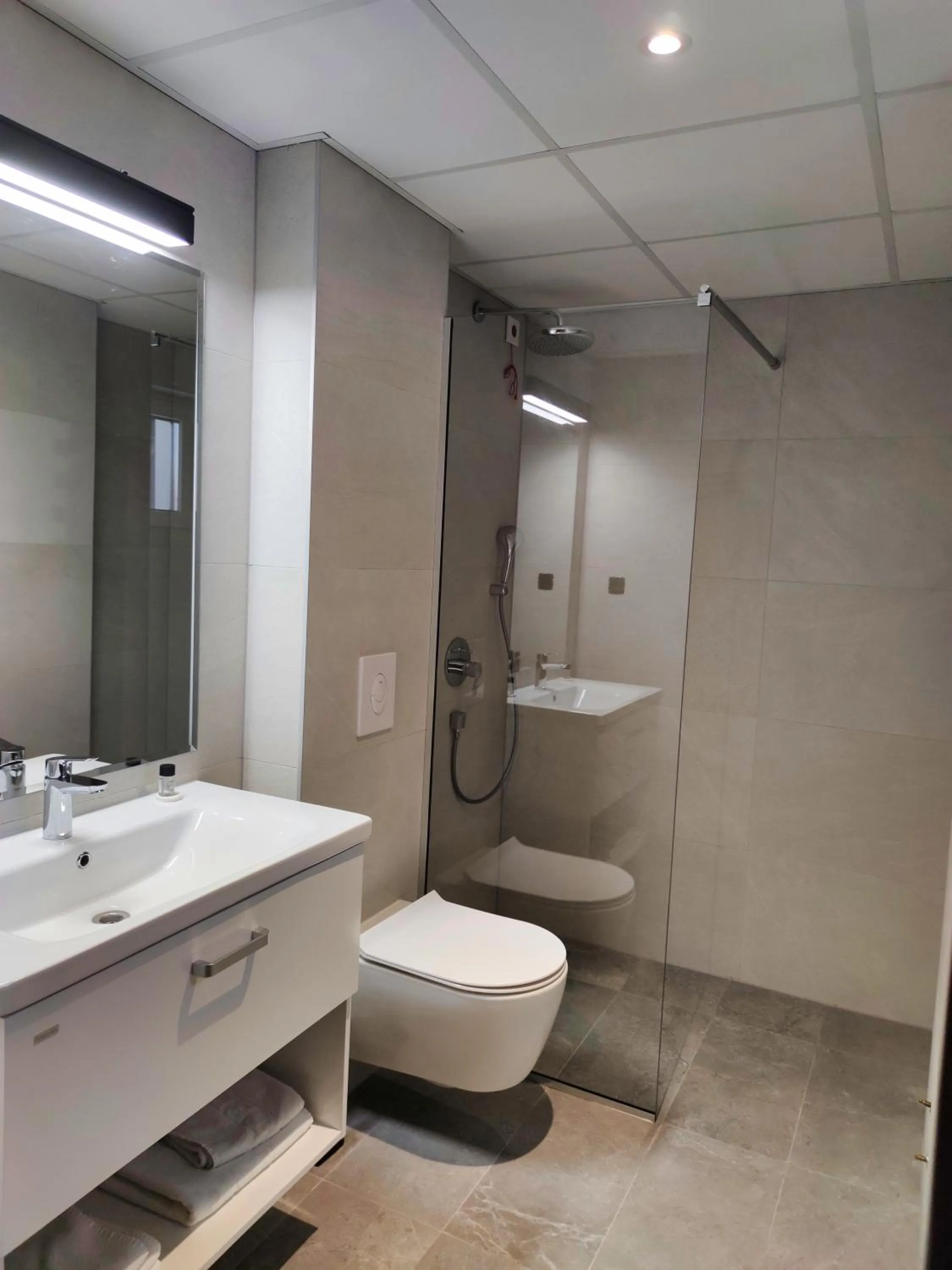 Shower in Oaza Hotel