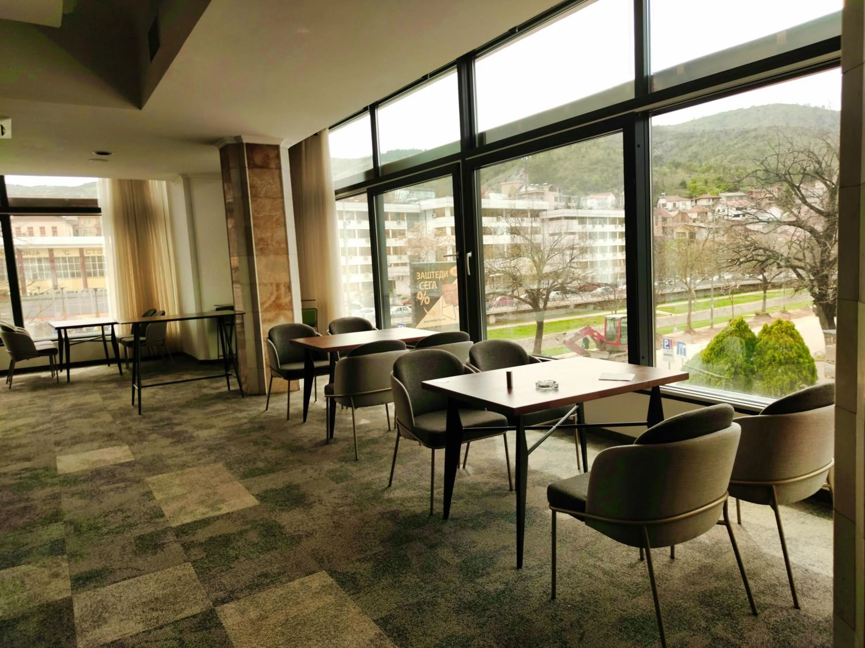 Restaurant/places to eat in Oaza Hotel