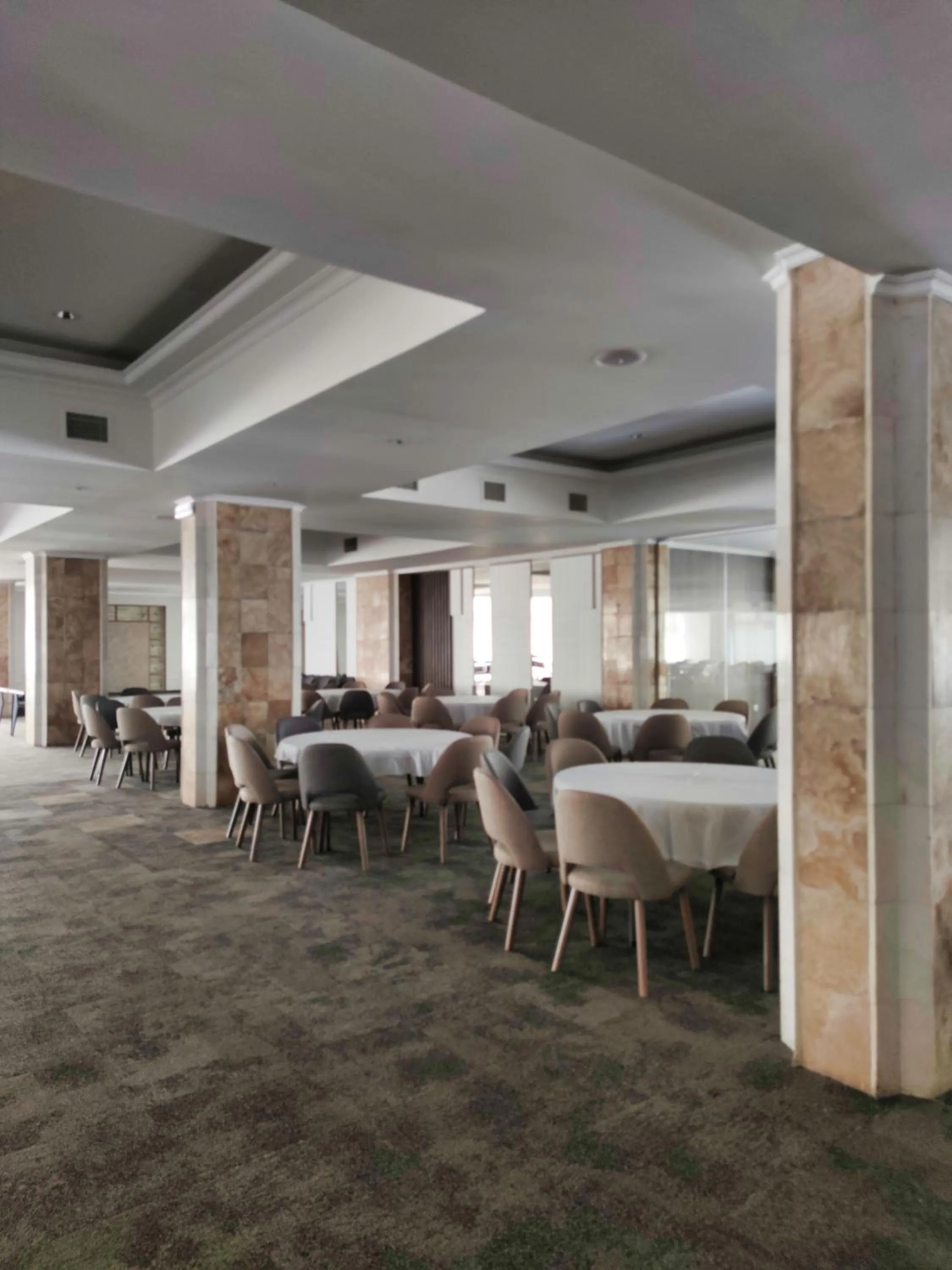 Restaurant/places to eat in Oaza Hotel