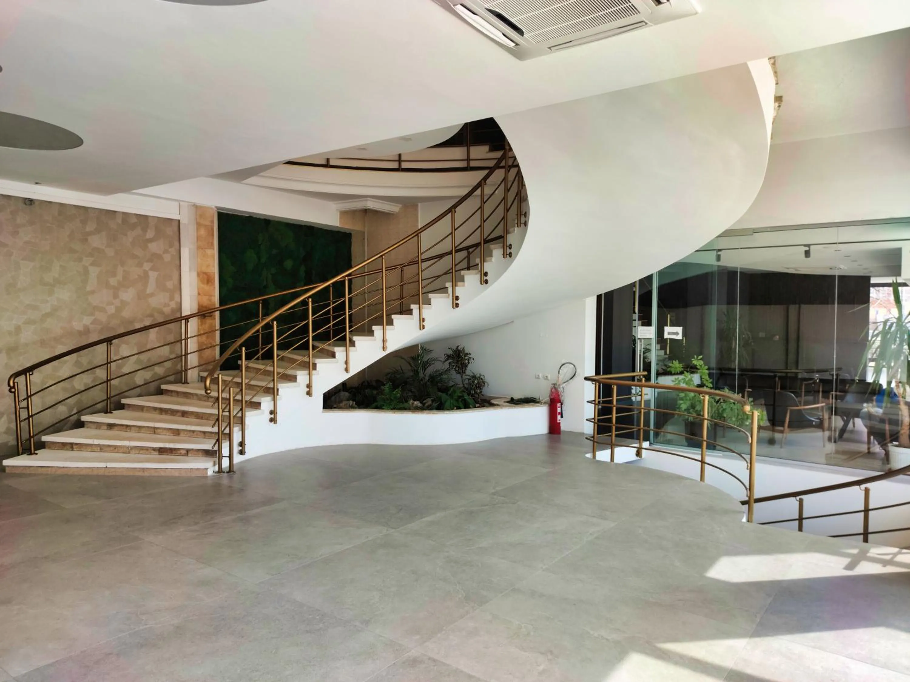 Restaurant/places to eat in Oaza Hotel