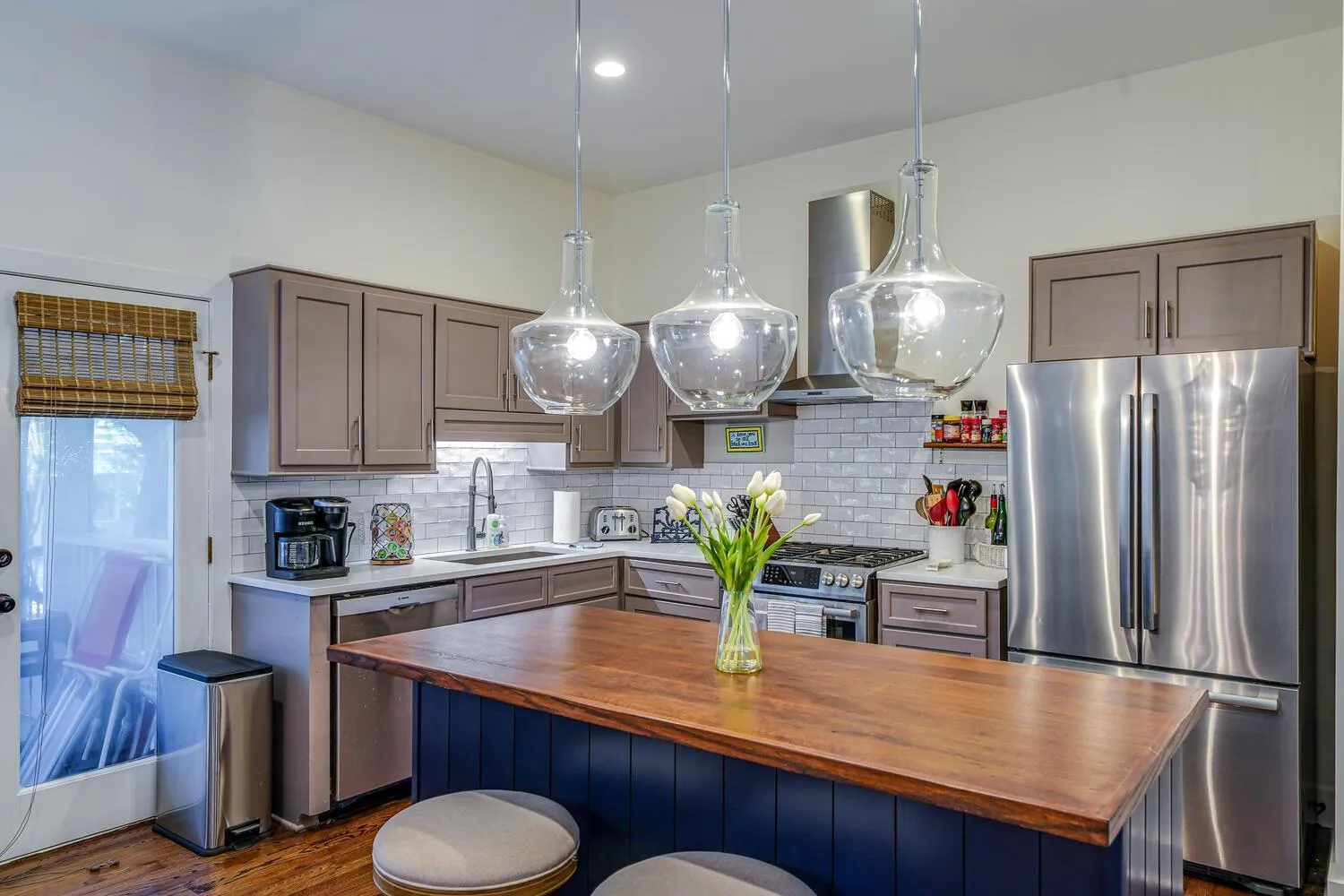 Kitchen or kitchenette in Seaside Cottage 81 - Pristine Grand Pavilion Home Pool Pass