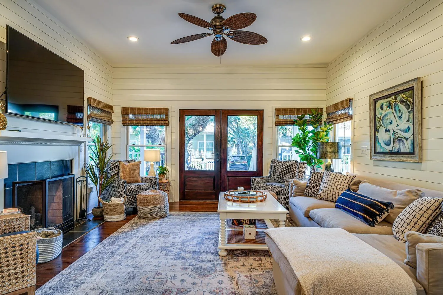 Living room in Seaside Cottage 81 - Pristine Grand Pavilion Home Pool Pass