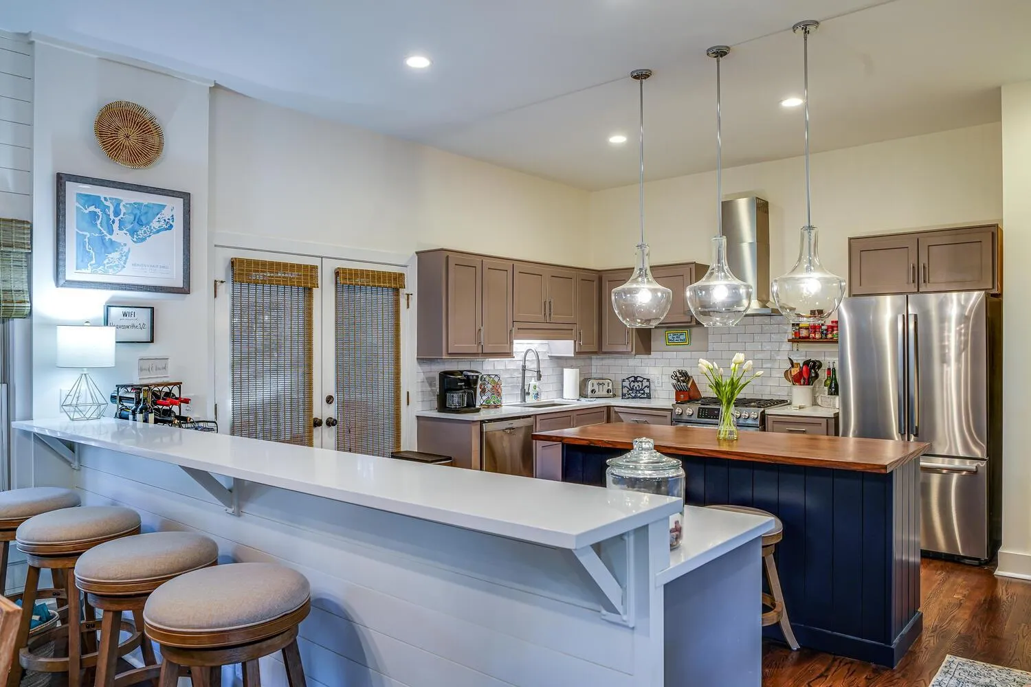 Kitchen or kitchenette in Seaside Cottage 81 - Pristine Grand Pavilion Home Pool Pass