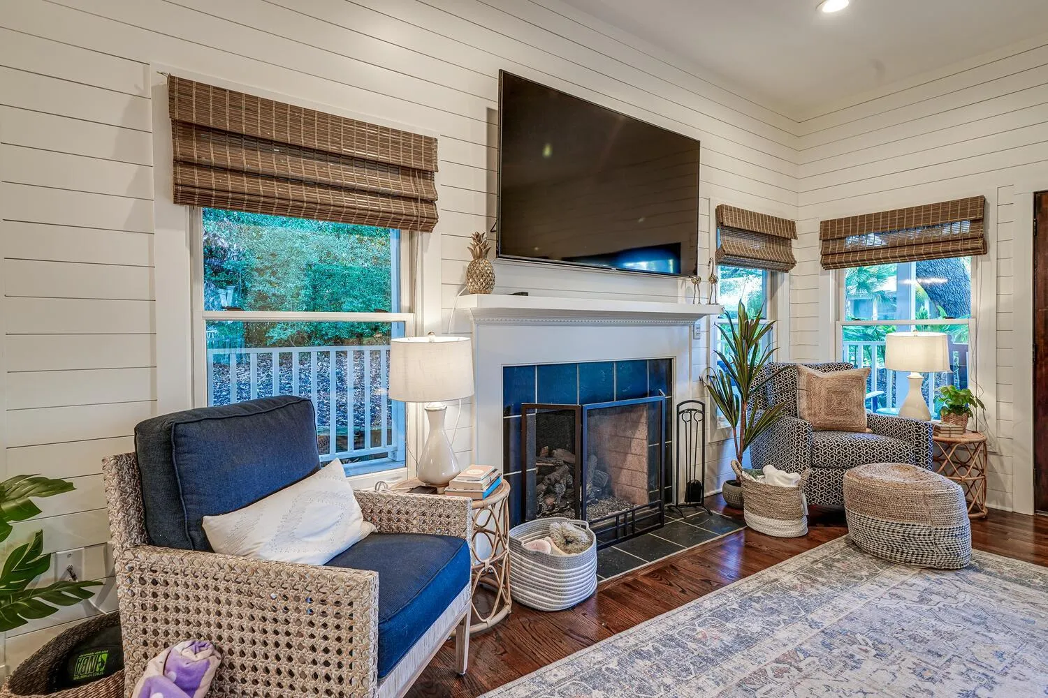 Living room in Seaside Cottage 81 - Pristine Grand Pavilion Home Pool Pass