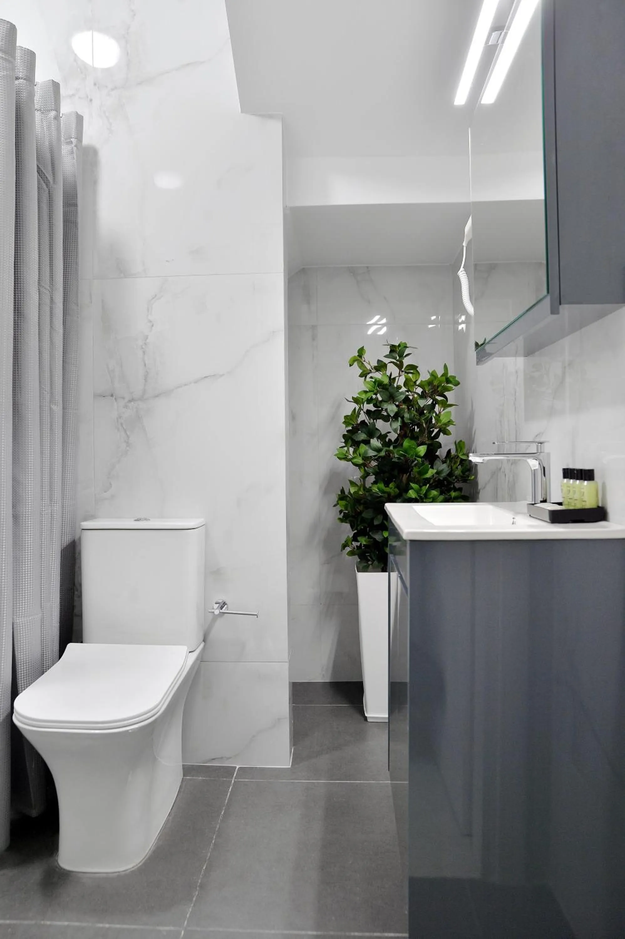 Toilet in Alekos Luxury Suites - Free 24hr Transformation From To Airport