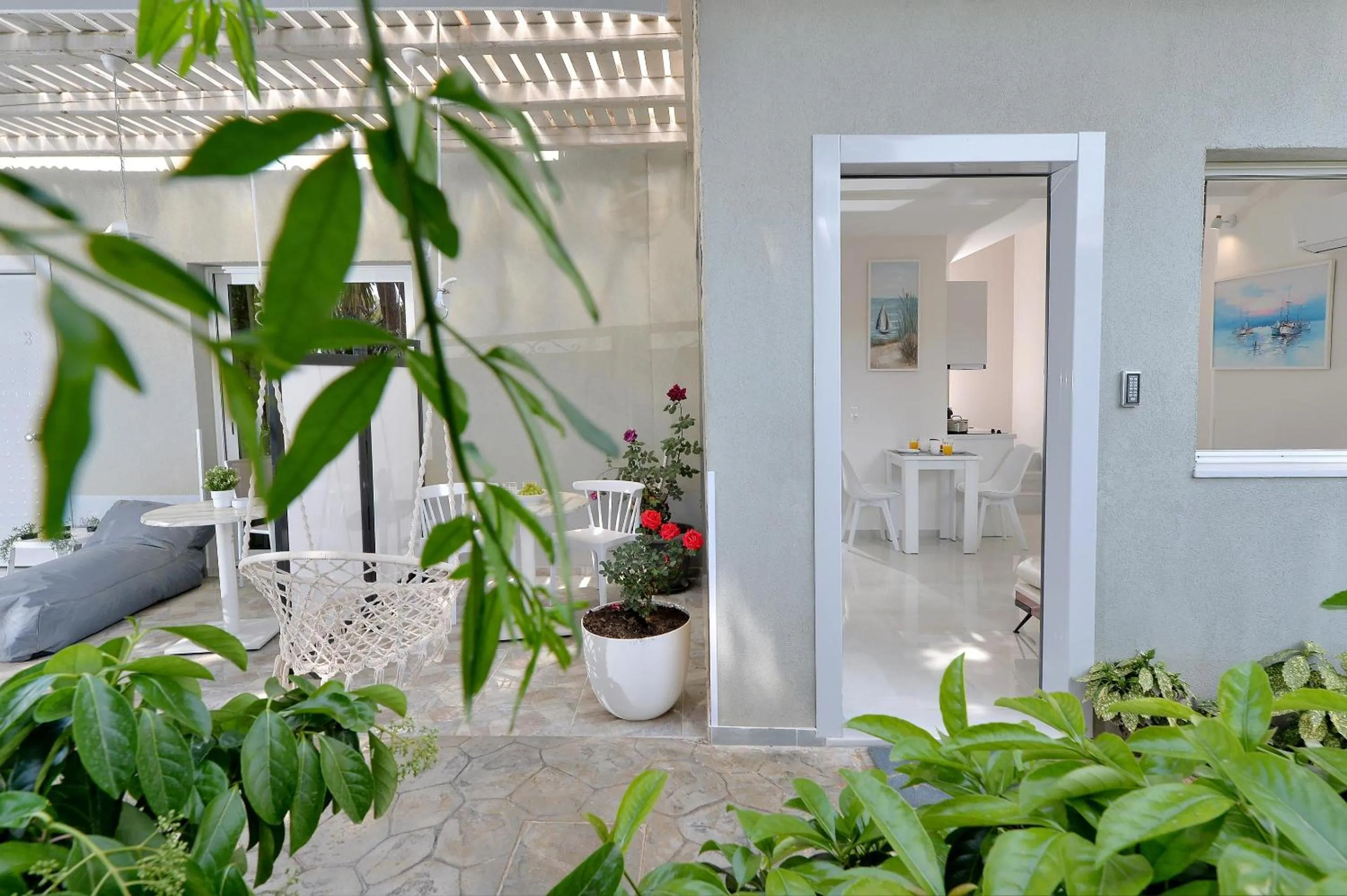 Patio in Alekos Luxury Suites - Free 24hr Transformation From To Airport