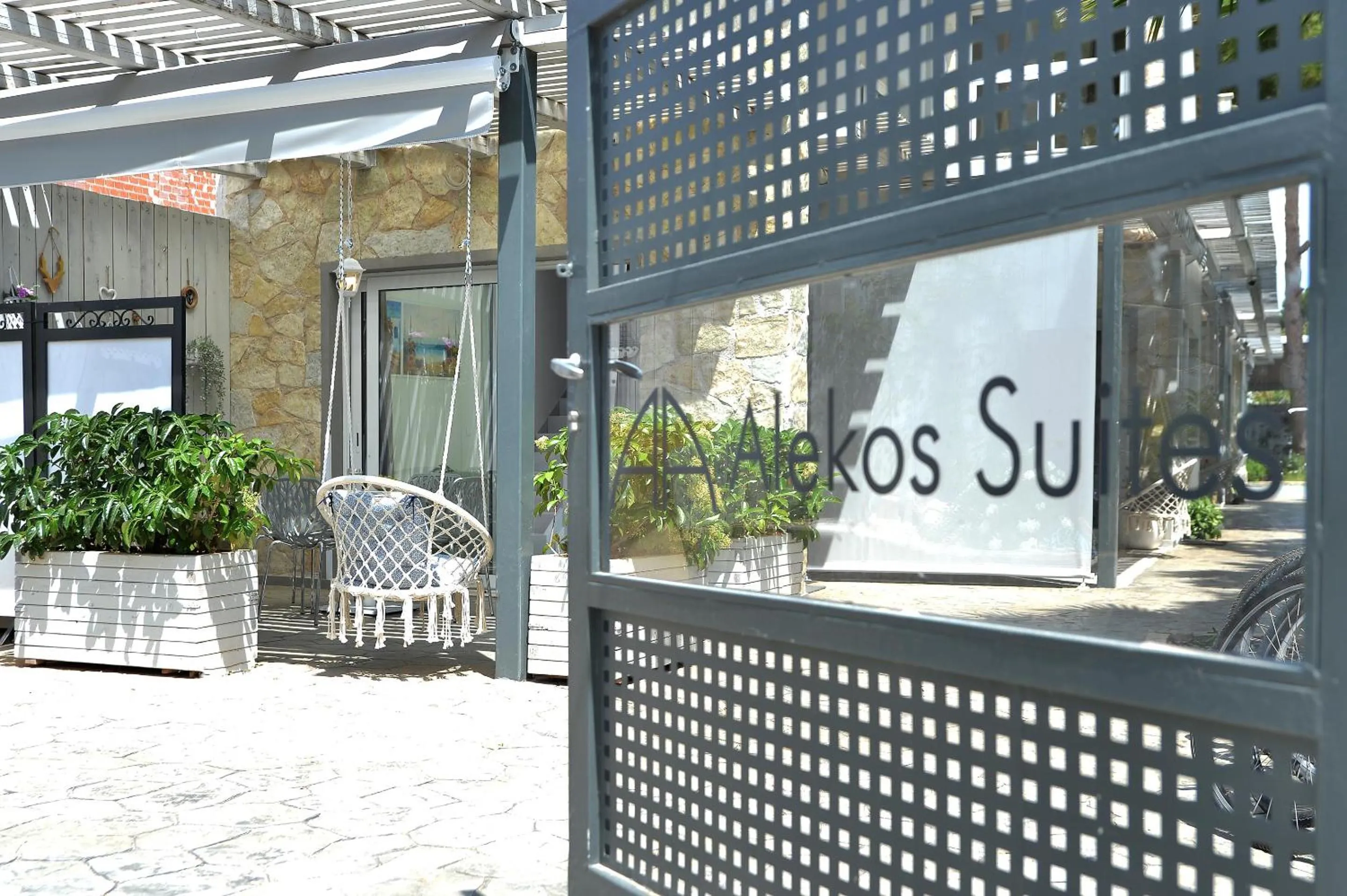 Facade/entrance in Alekos Luxury Suites - Free 24hr Transformation From To Airport