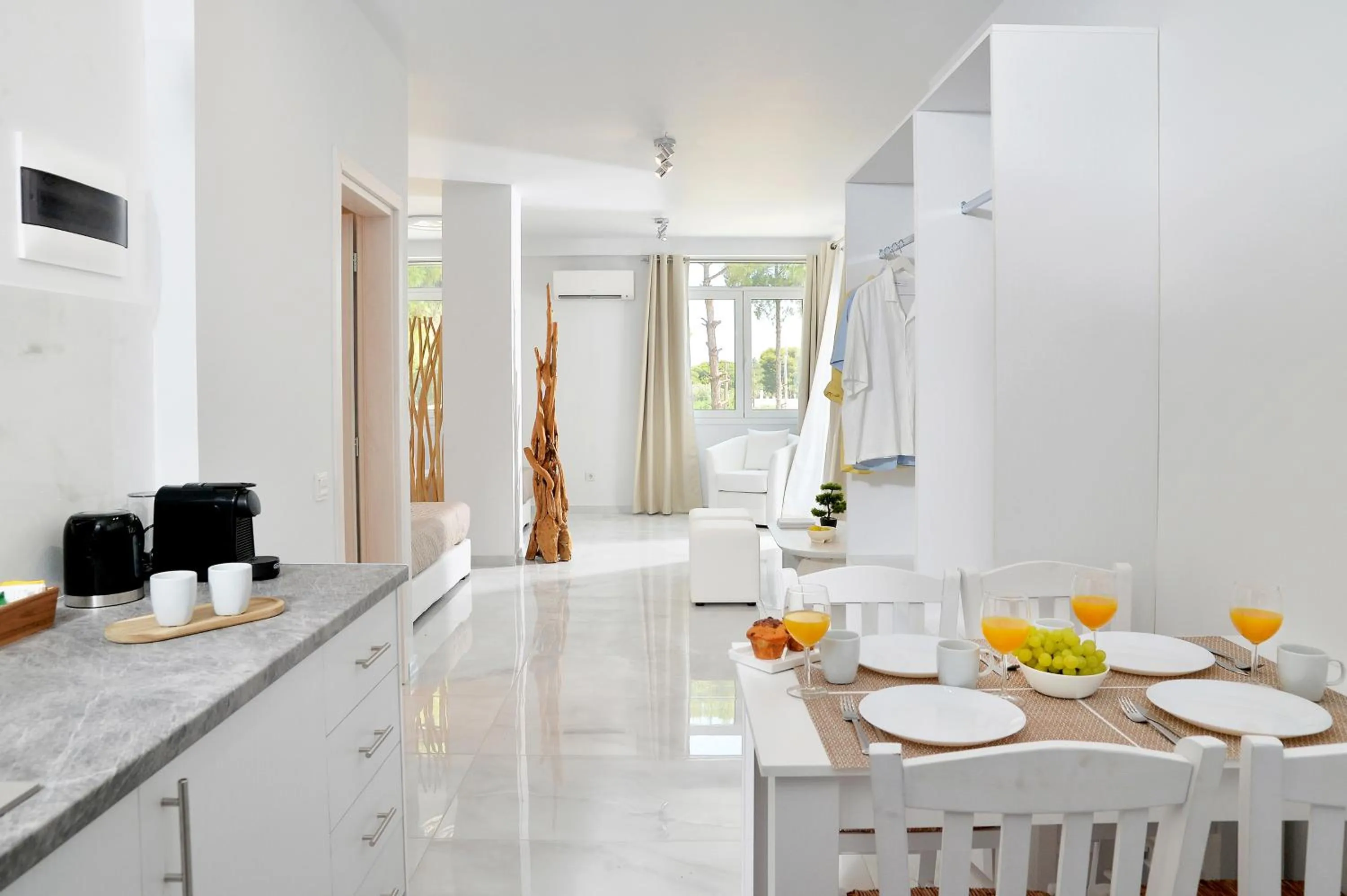 Kitchen or kitchenette in Alekos Luxury Suites - Free 24hr Transformation From To Airport
