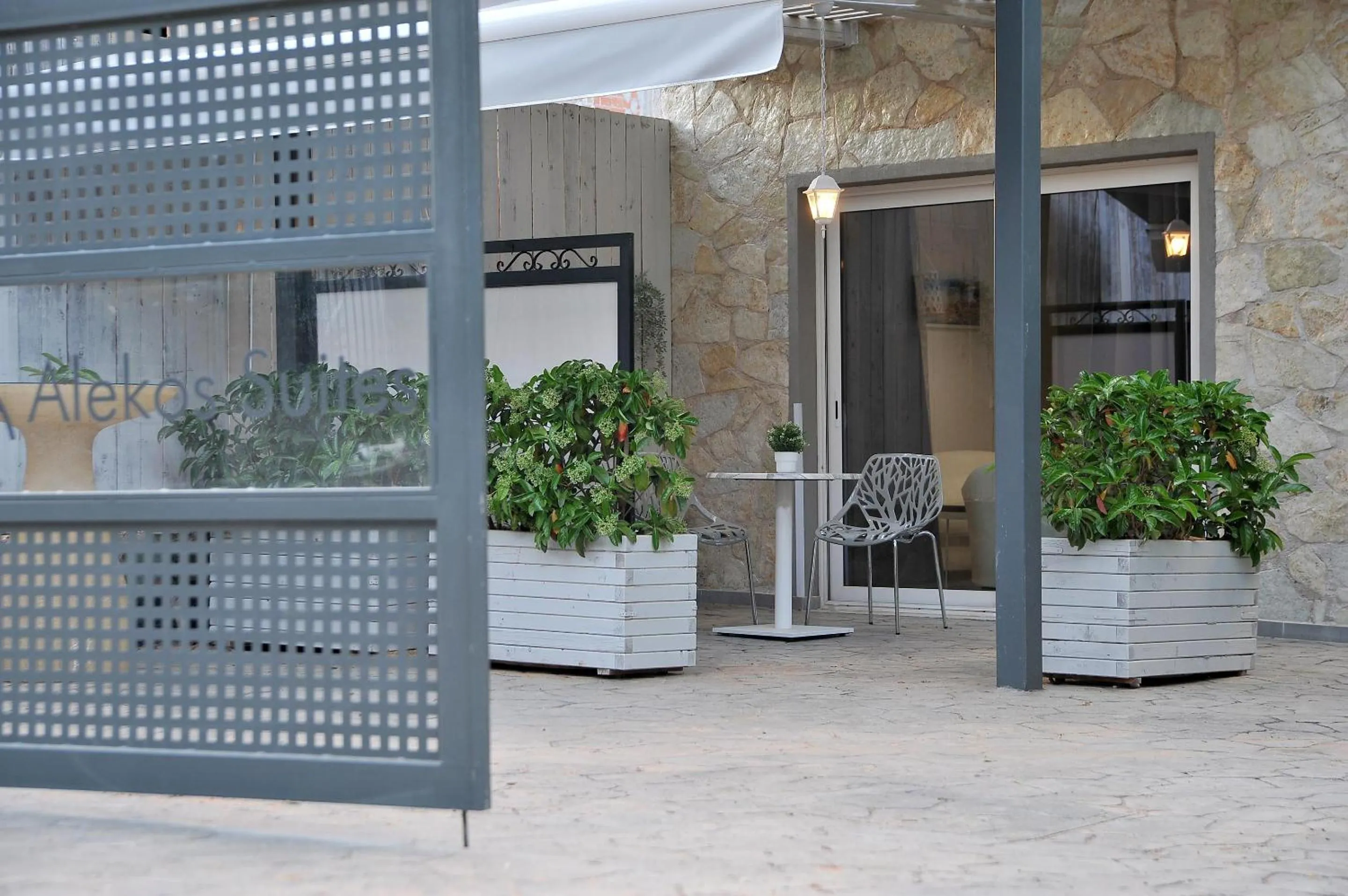 Property building in Alekos Luxury Suites - Free 24hr Transformation From To Airport