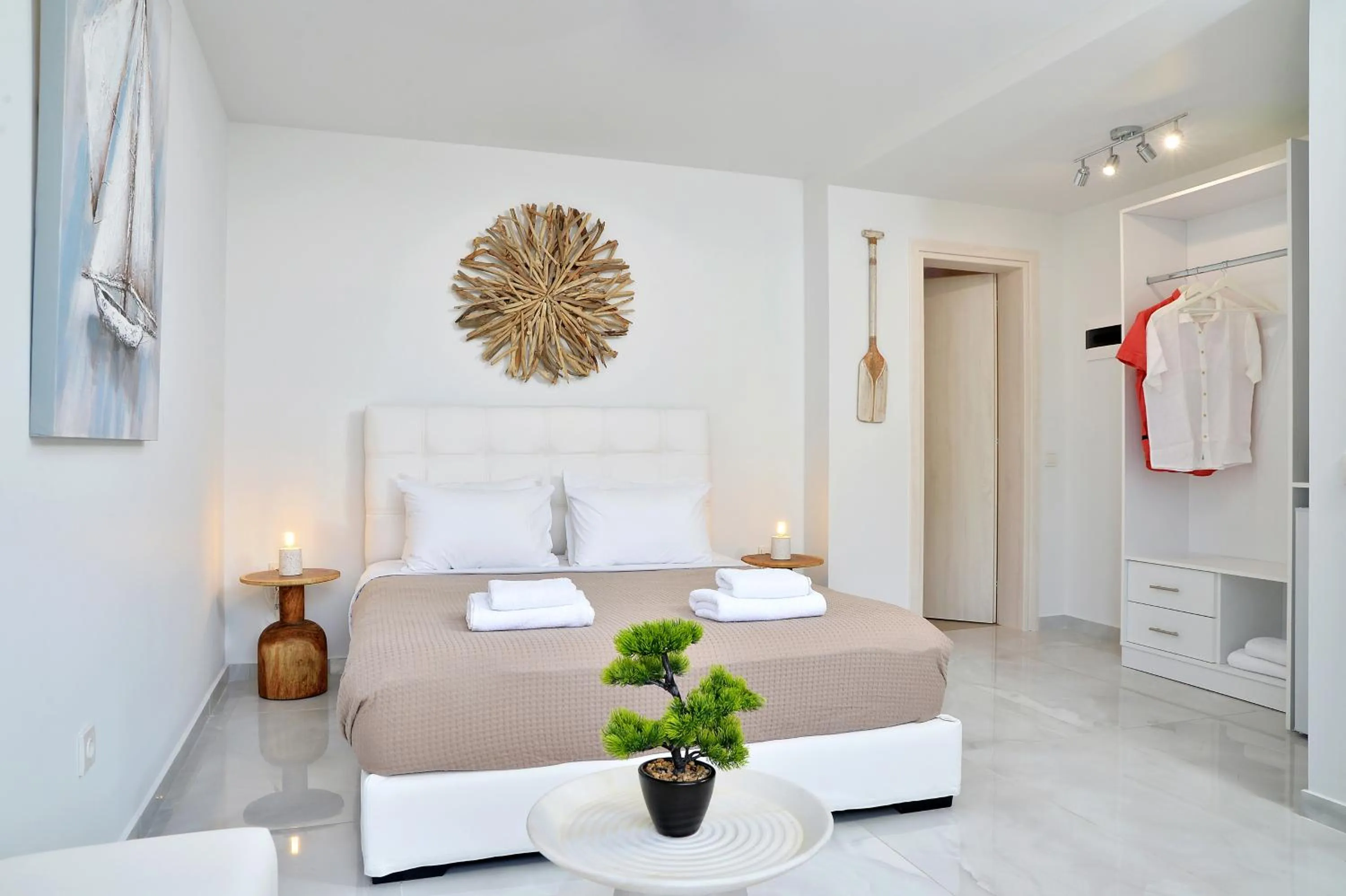 Bed in Alekos Luxury Suites - Free 24hr Transformation From To Airport