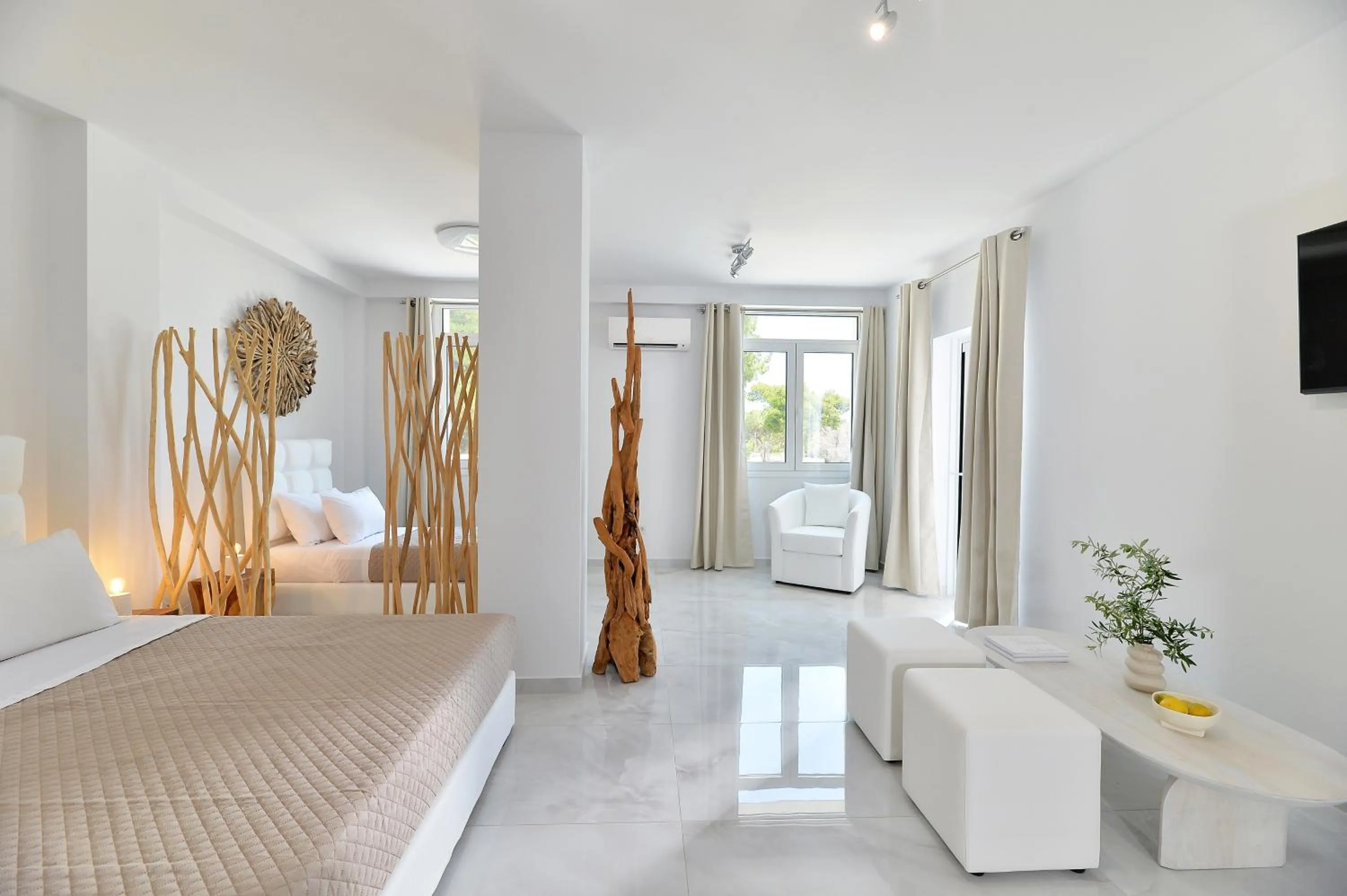 Bed in Alekos Luxury Suites - Free 24hr Transformation From To Airport