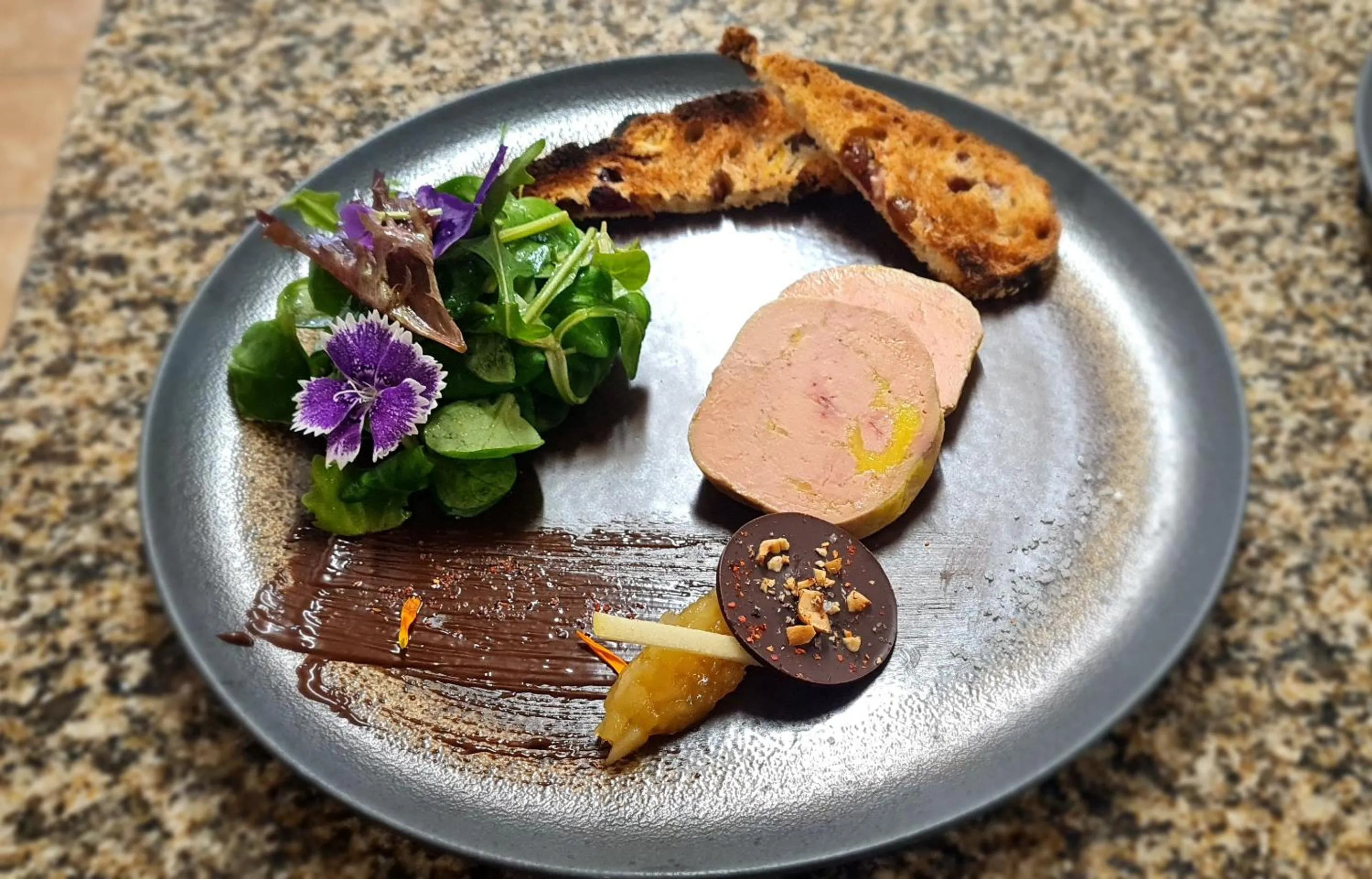 Restaurant/places to eat, Food in Le 4