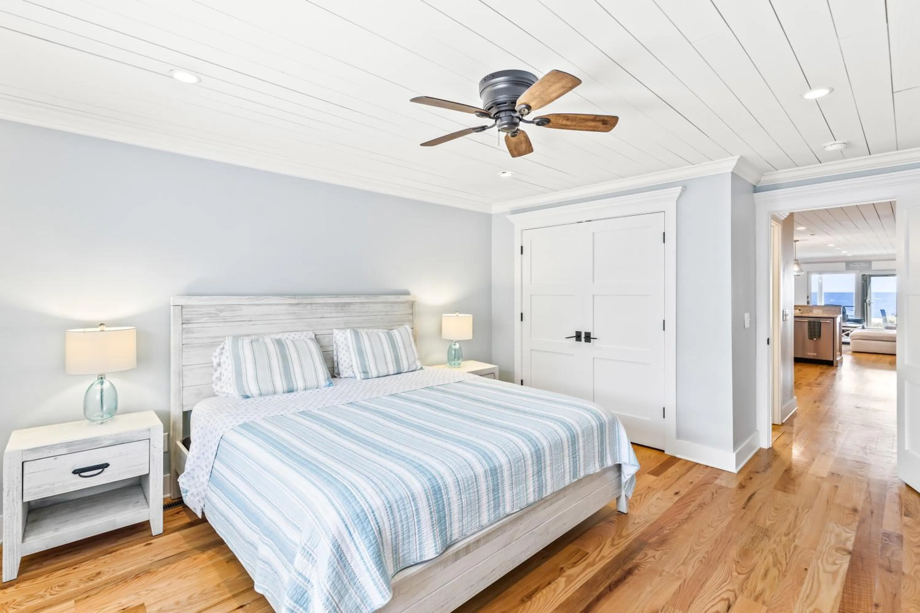 Bedroom, Bed in Beach Club Villa 31 - Luxurious Oceanfront - Beach Walkout