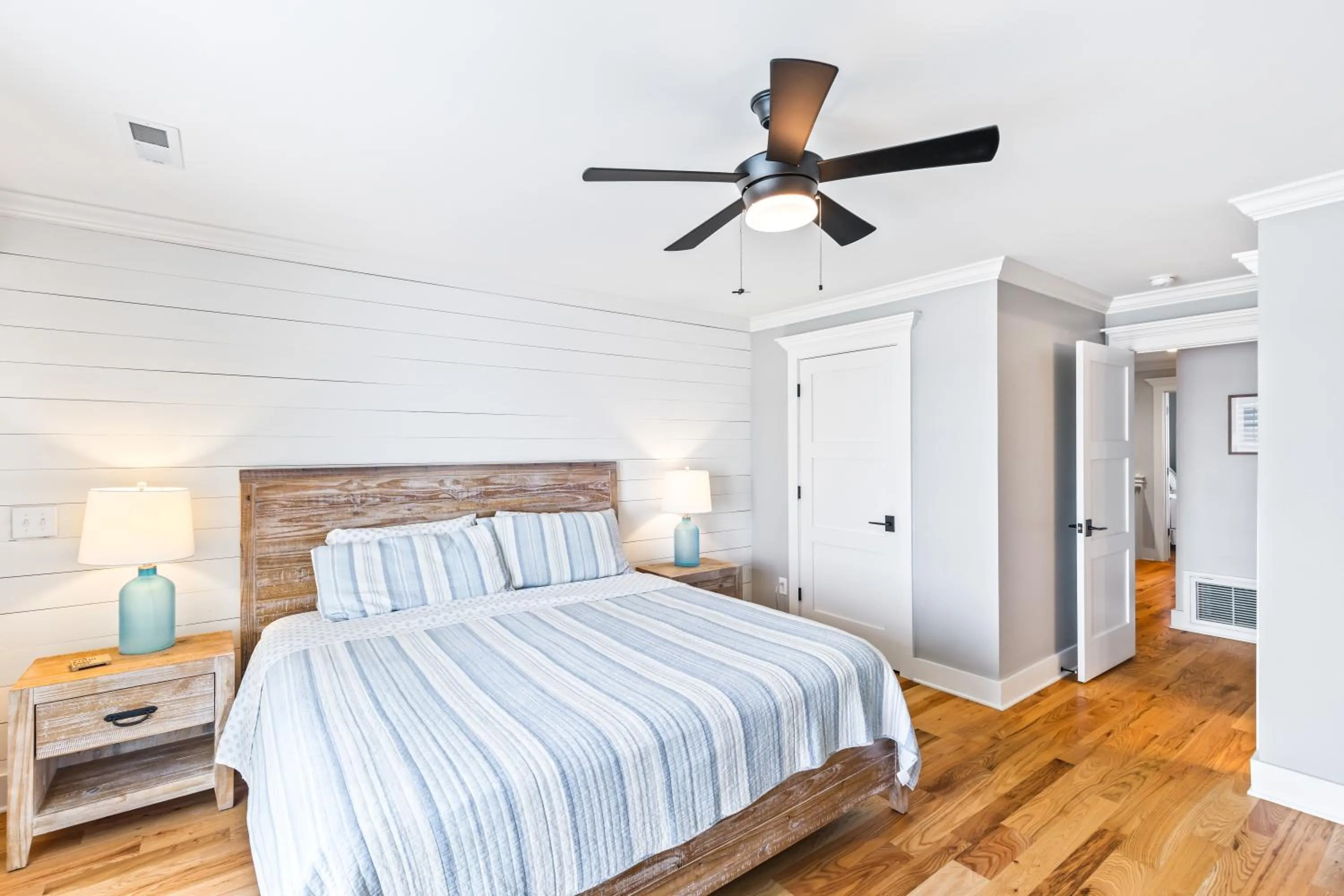 Photo of the whole room, Bed in Beach Club Villa 31 - Luxurious Oceanfront - Beach Walkout