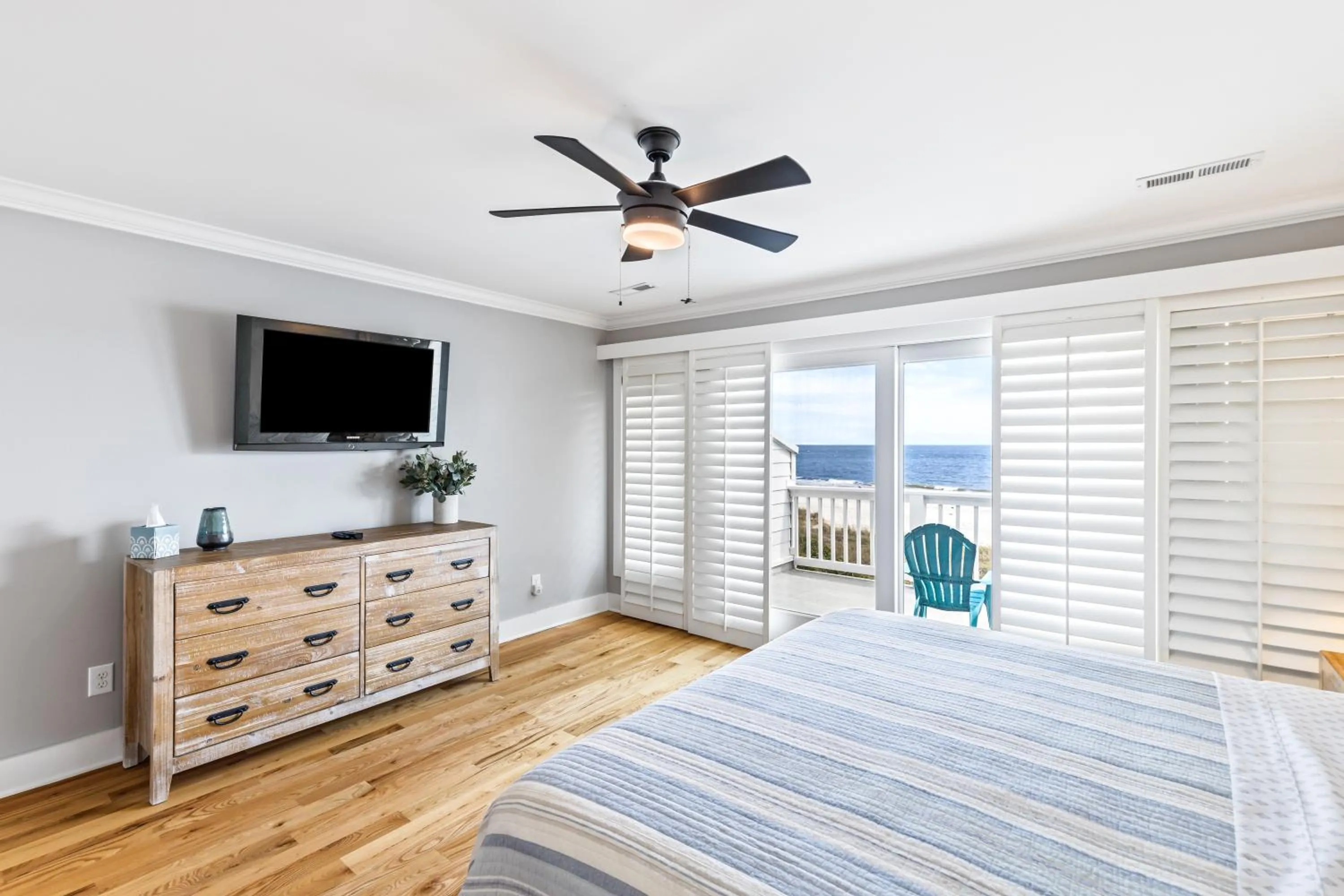 Bedroom, Bed in Beach Club Villa 31 - Luxurious Oceanfront - Beach Walkout