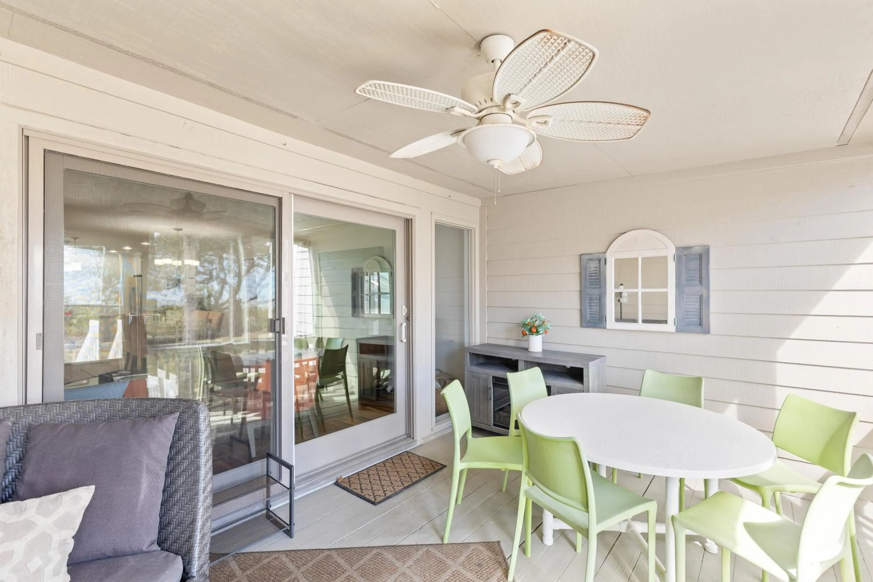 Seating area in Beach Club Villa 27 - Oceanview Walkout by Beach and Pool