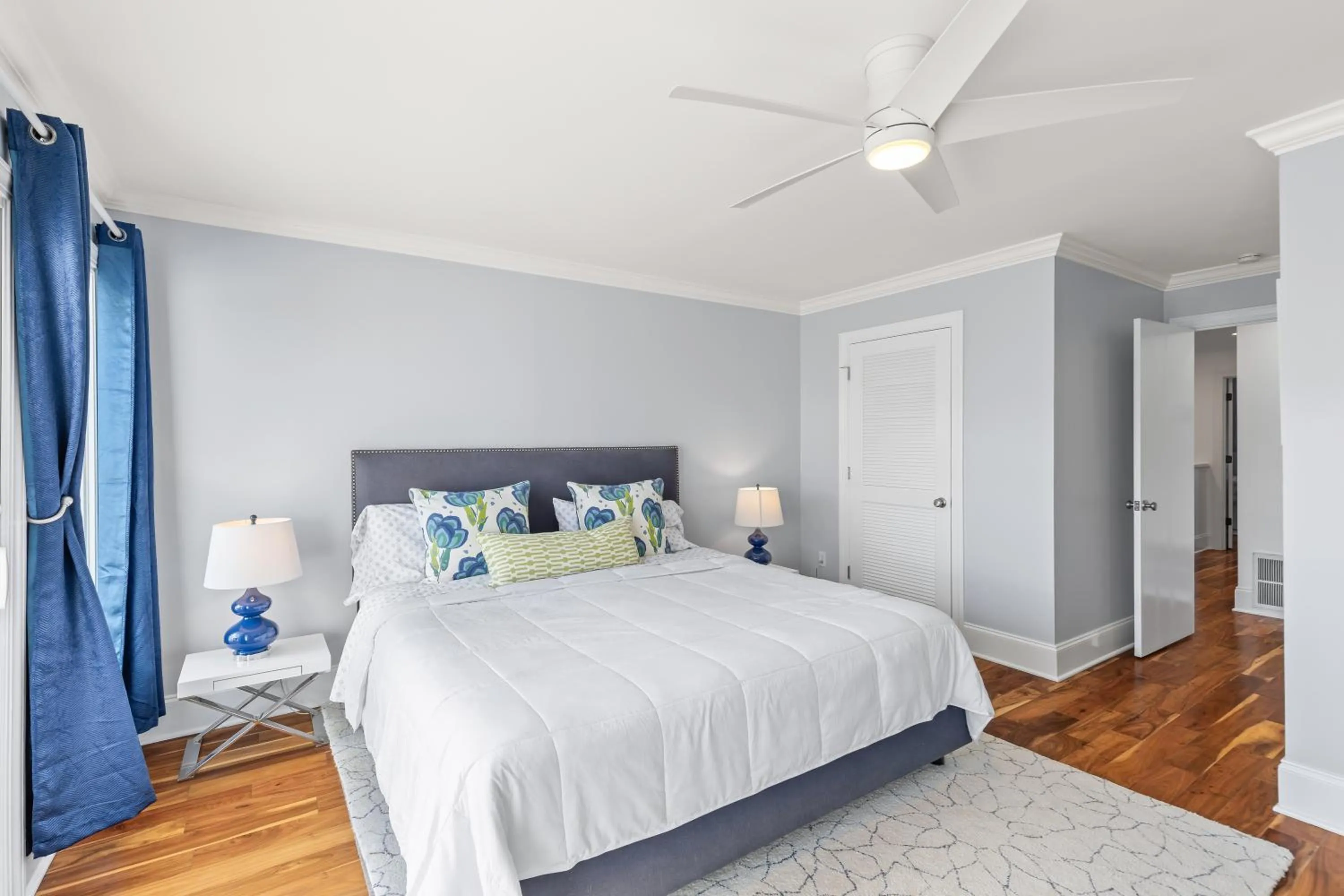 Bedroom, Bed in Beach Club Villa 27 - Oceanview Walkout by Beach and Pool