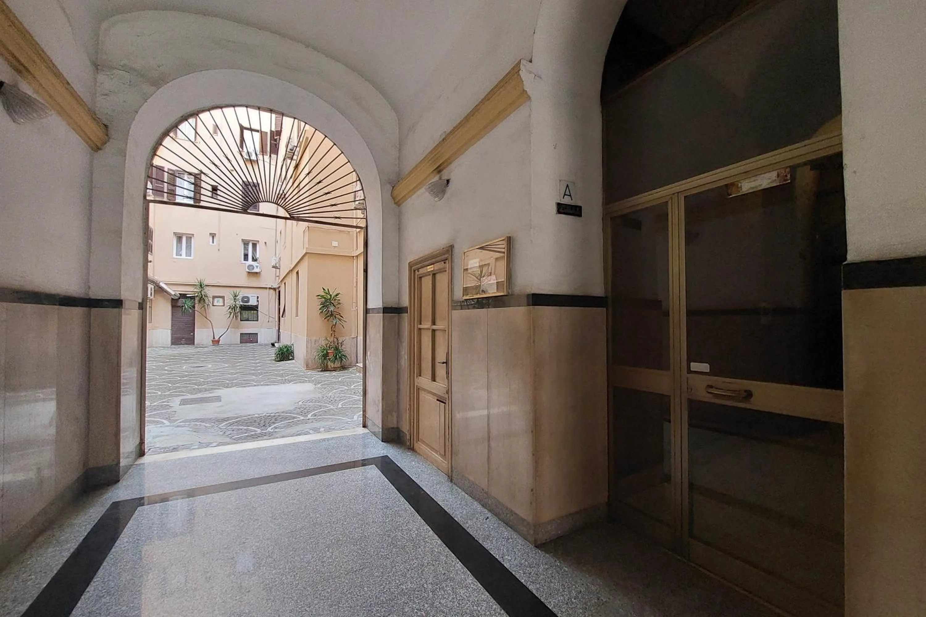 Facade/entrance in Vatican Spacious Modì Apartment