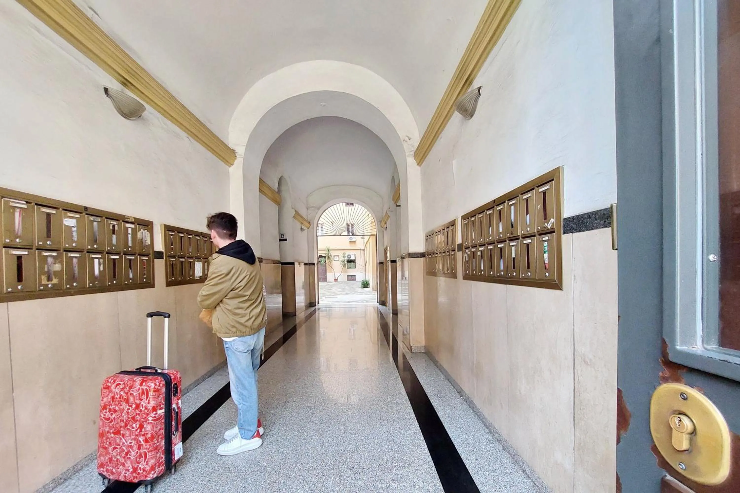 Facade/entrance in Vatican Spacious Modì Apartment