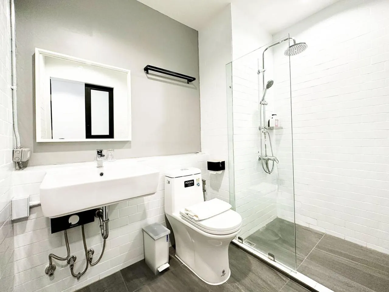 Shower in River Home Bangkok