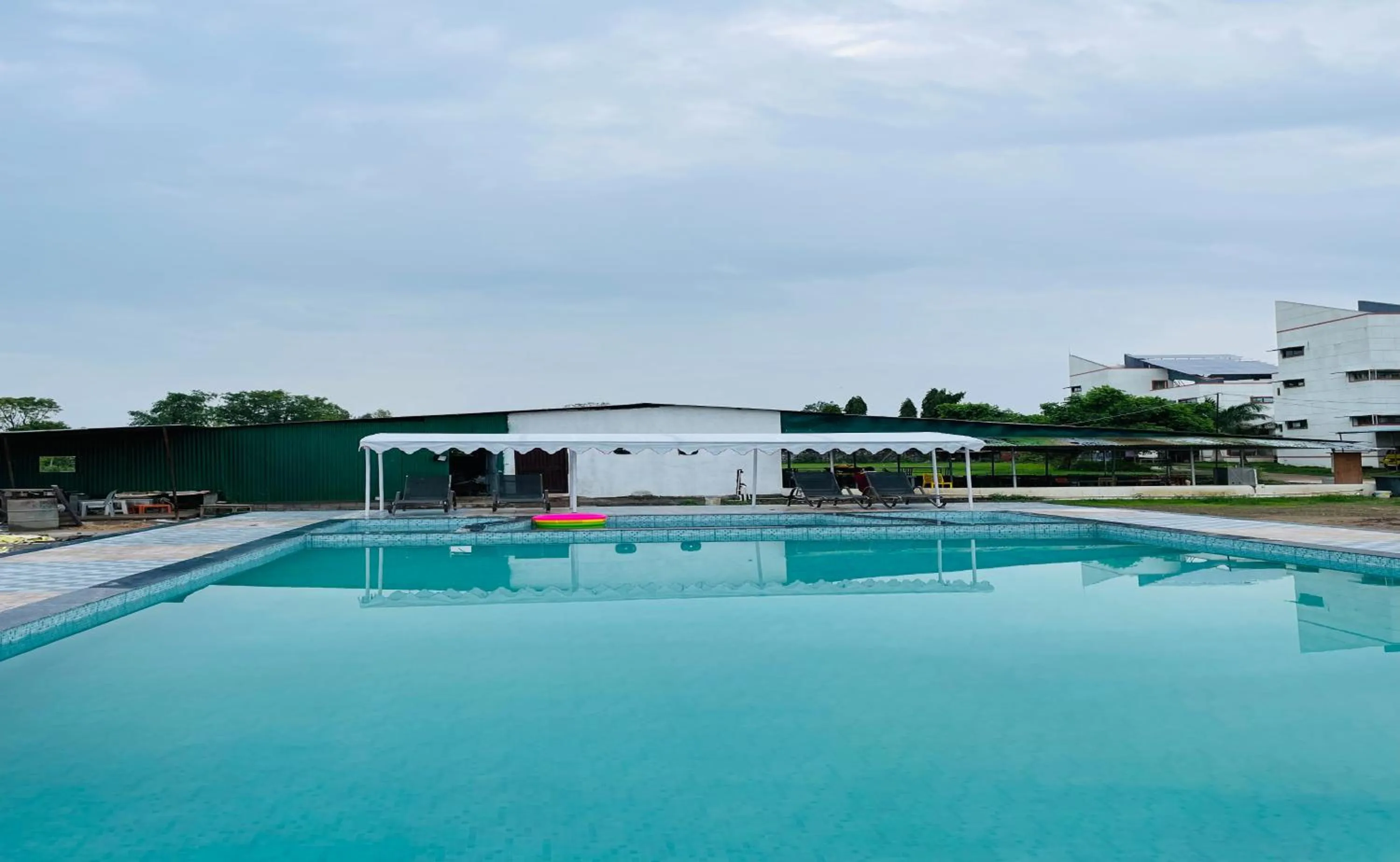 Swimming pool in Vasant Vihar Resort