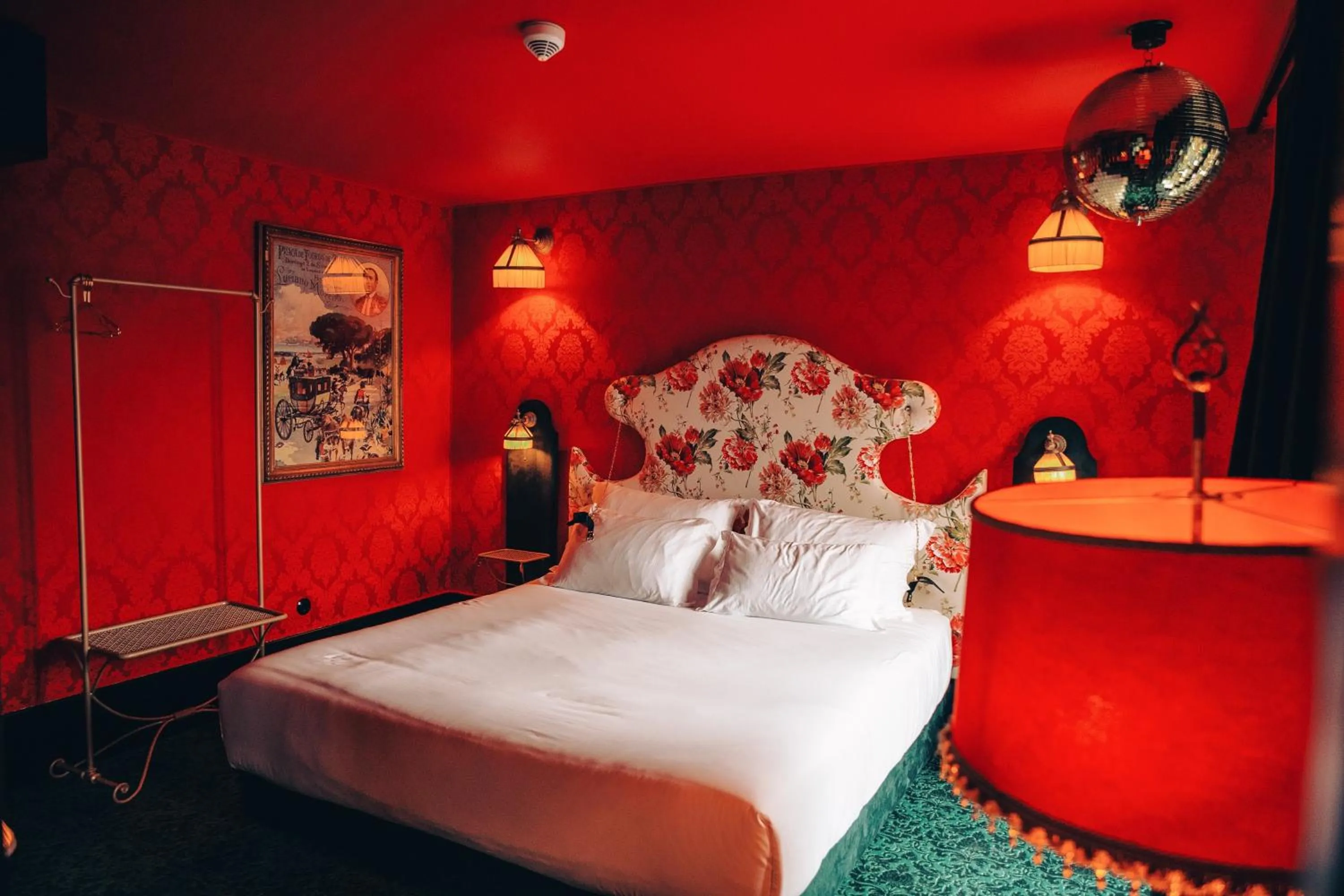 Bed in Pensão Amor Madam's Lodge