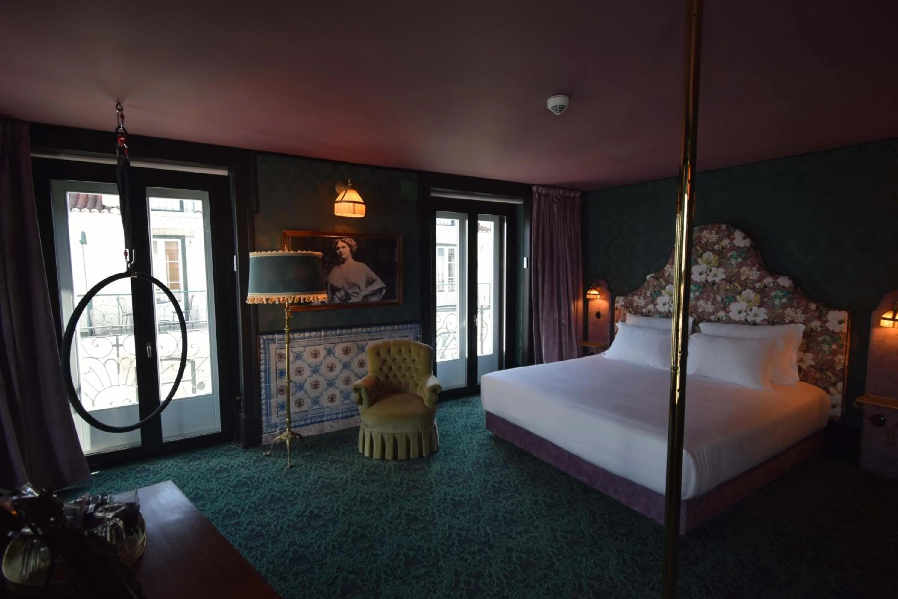 Bed in Pensão Amor Madam's Lodge