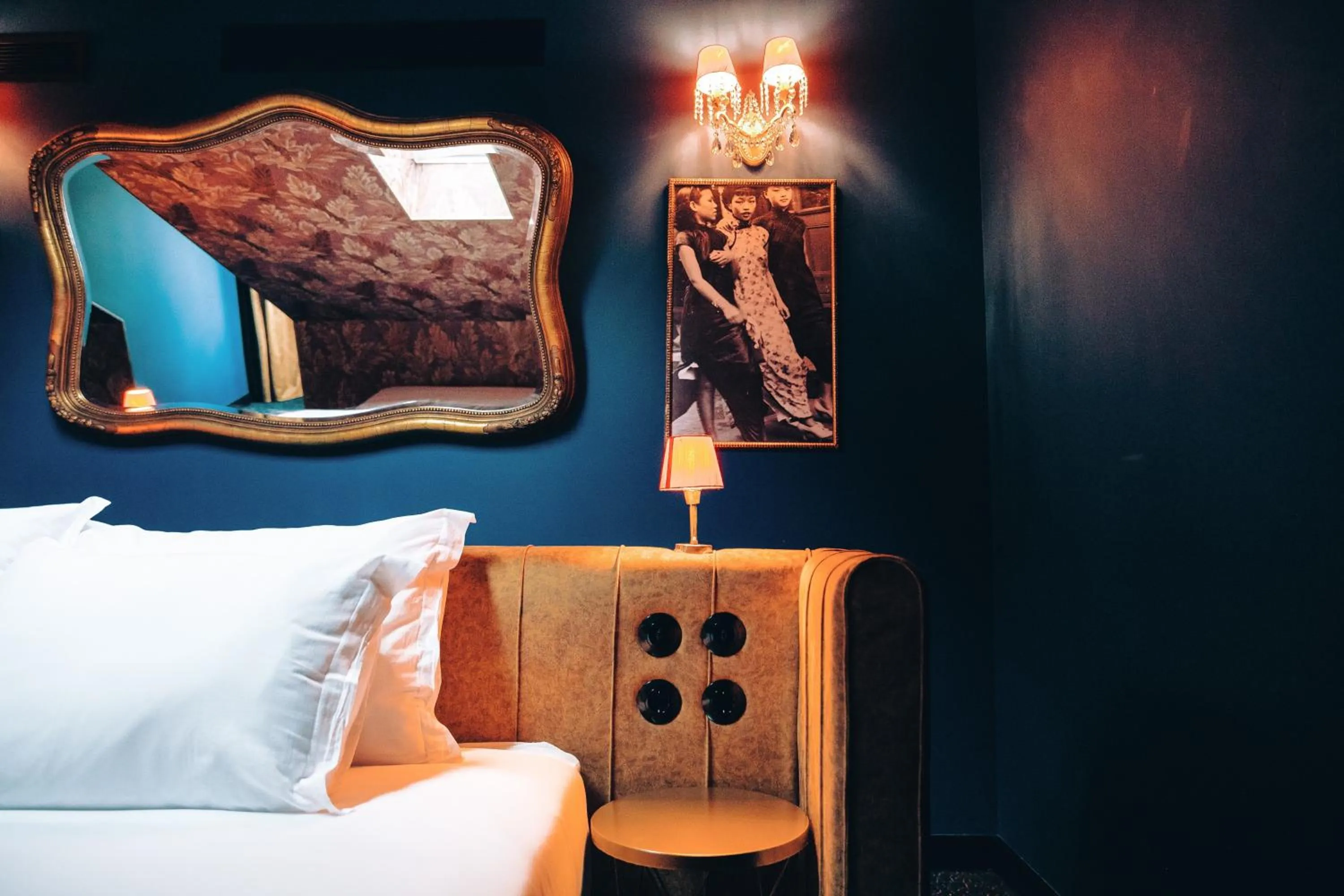 Bed in Pensão Amor Madam's Lodge