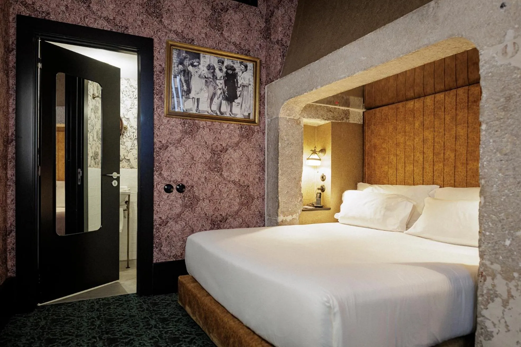 Bed in Pensão Amor Madam's Lodge