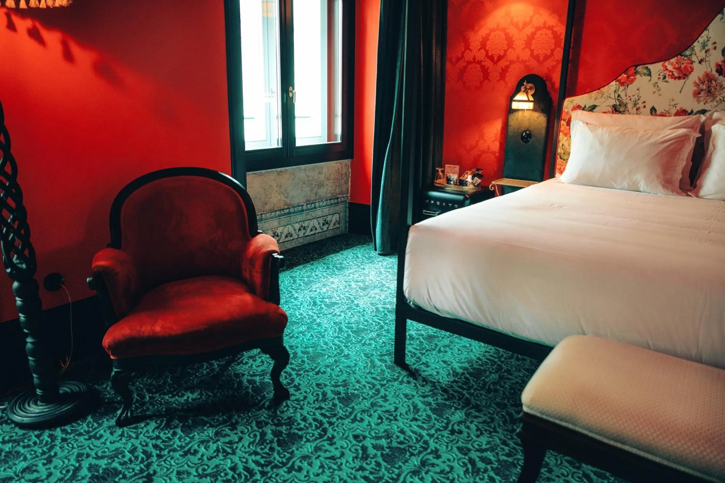 Bed in Pensão Amor Madam's Lodge