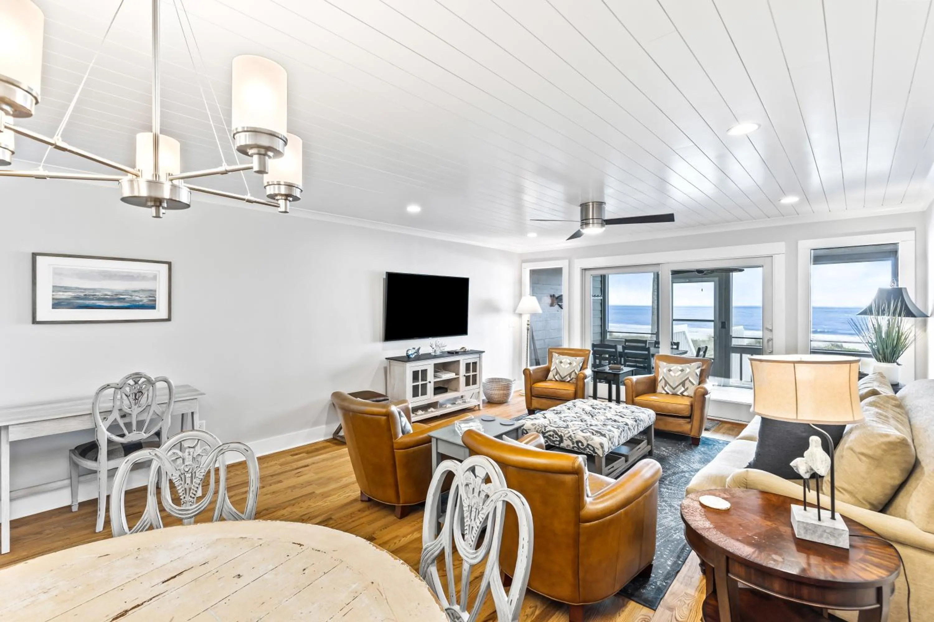 Living room in Beach Club Villa 32 - Newly Renovated! Direct Oceanfront
