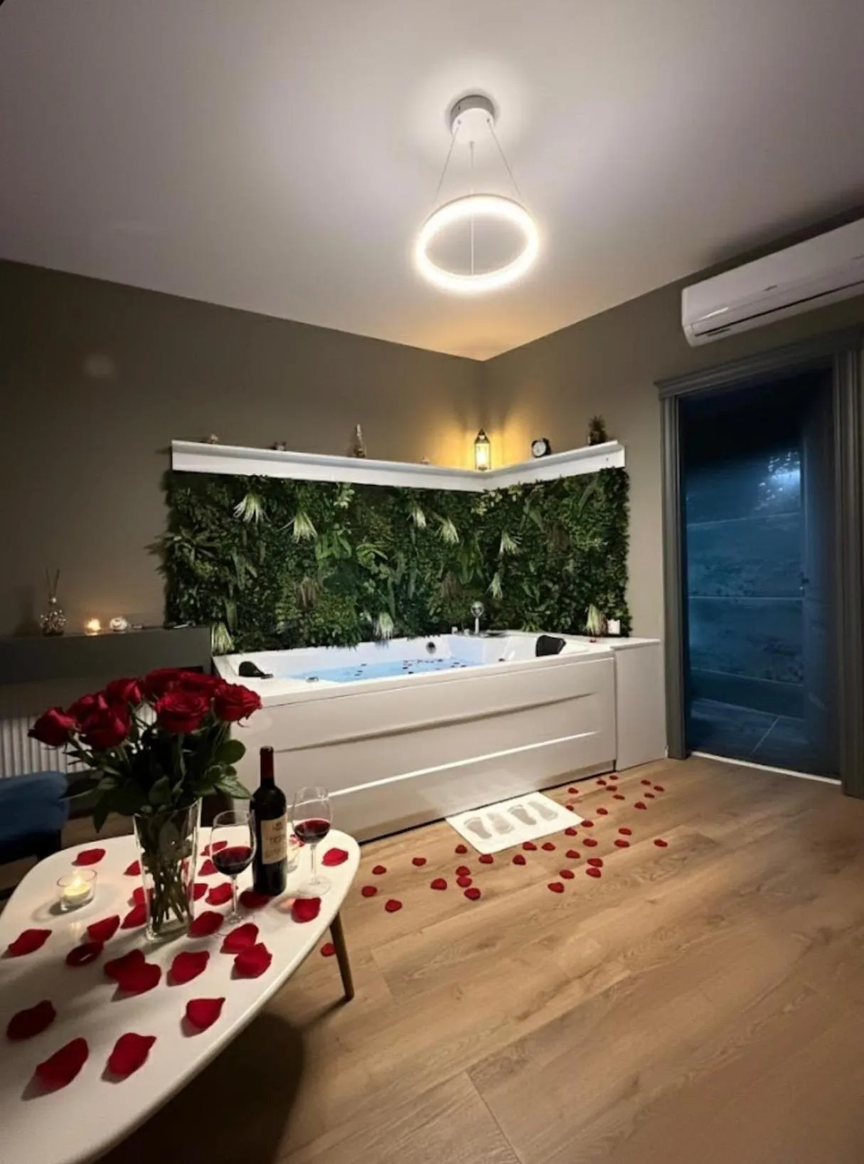 GRAND JNK Boutique Hotel