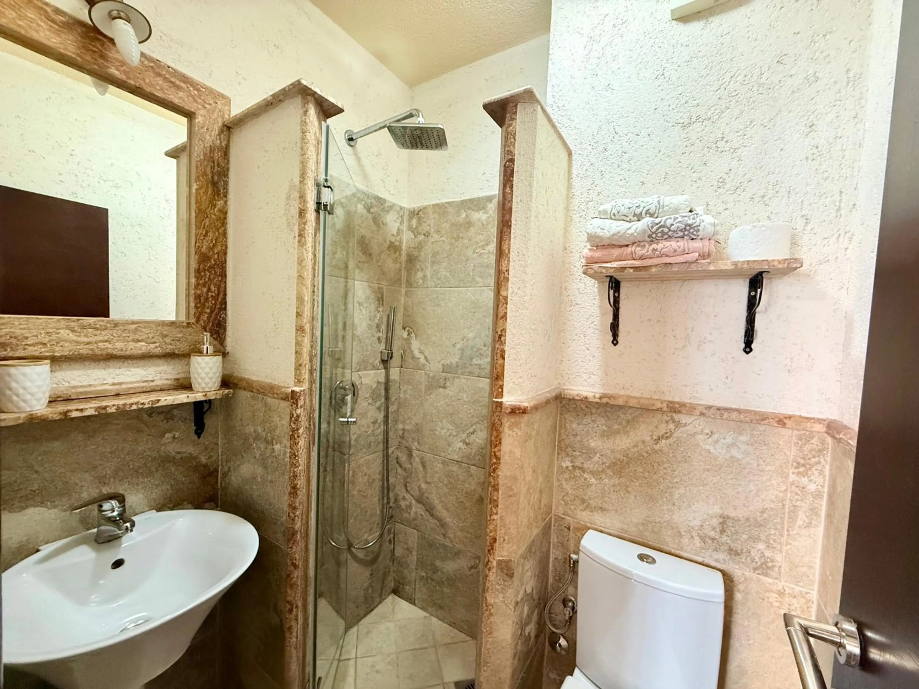 Shower in Villa Perla Di Mare Budva