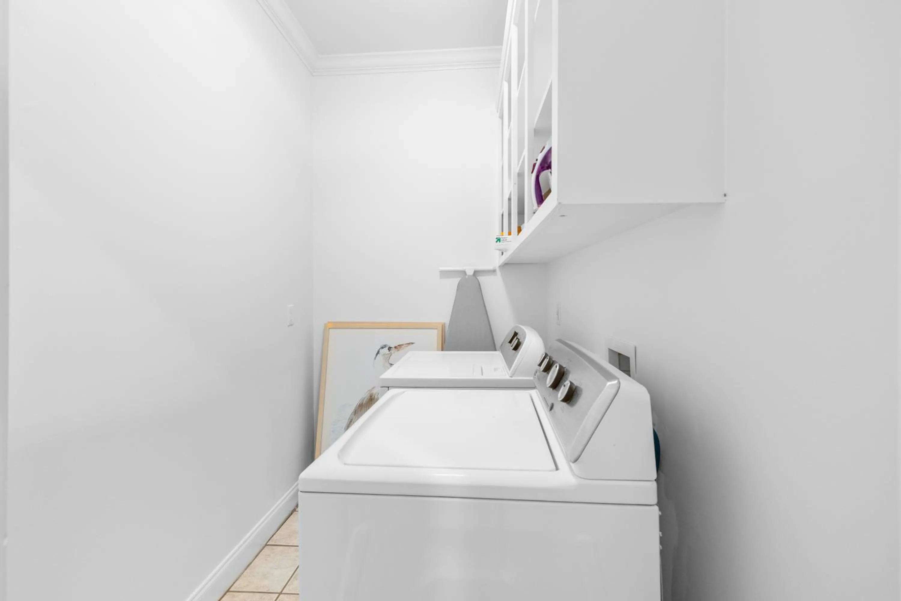 washing machine in 3 Summer Dunes - Classic Ocean View Beach House!
