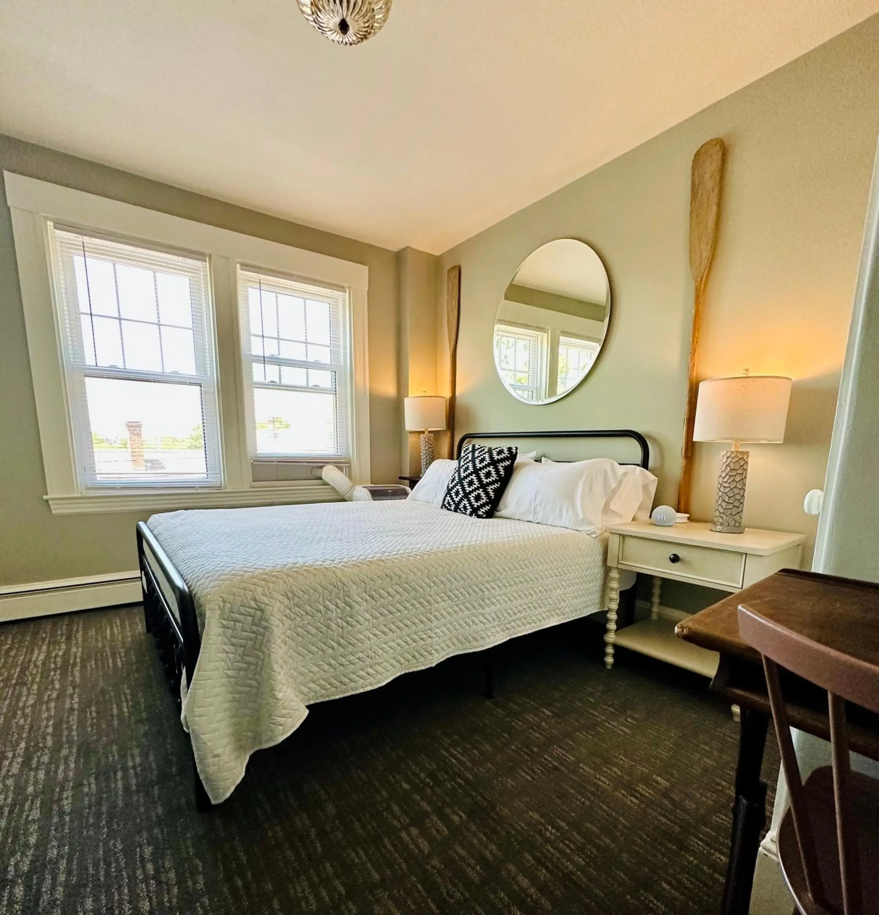 Deluxe Queen Room in Gifford House Deluxe Queen Room in Gifford House