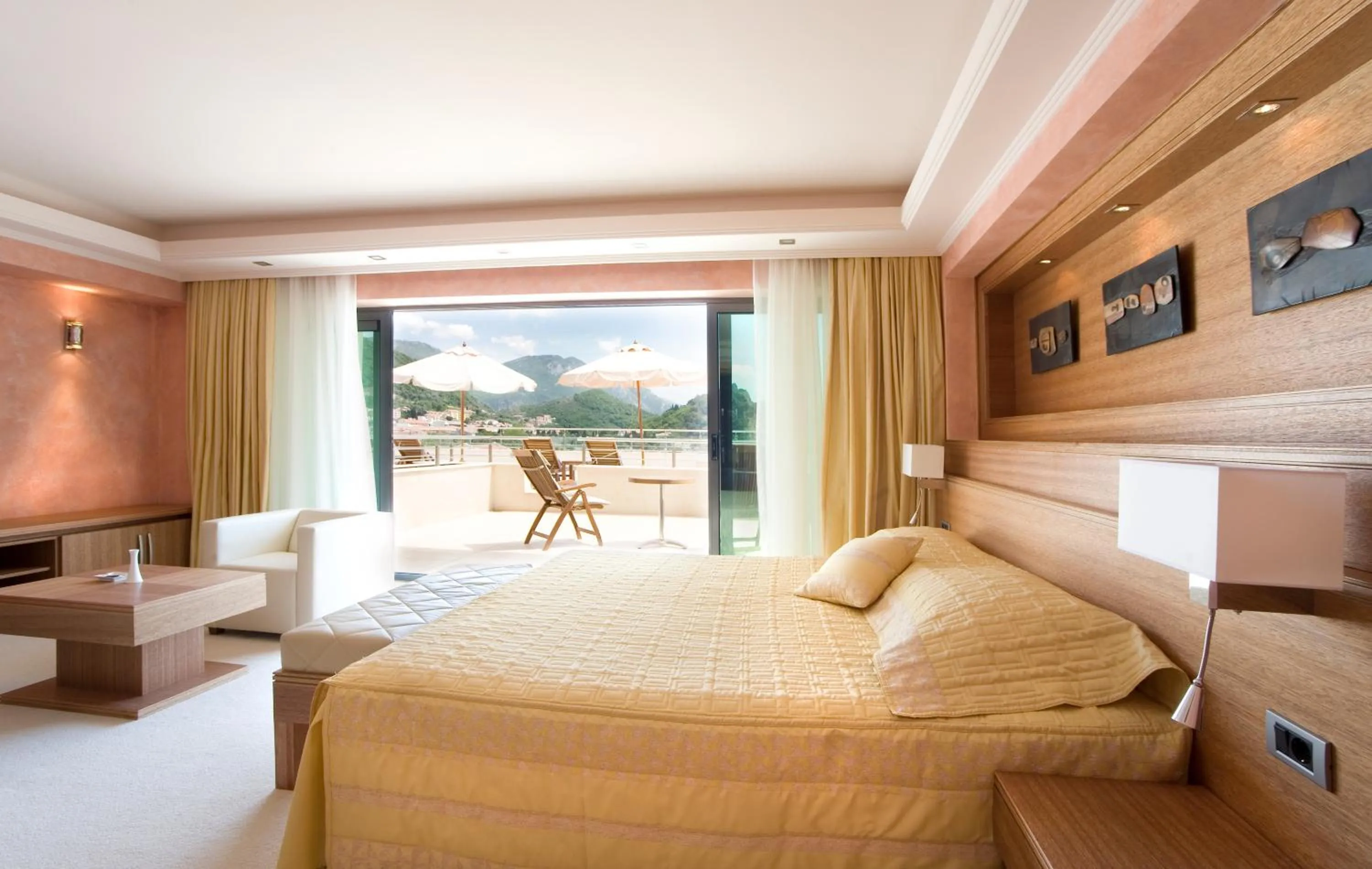 Bed in Monte Casa SPA & Wellness