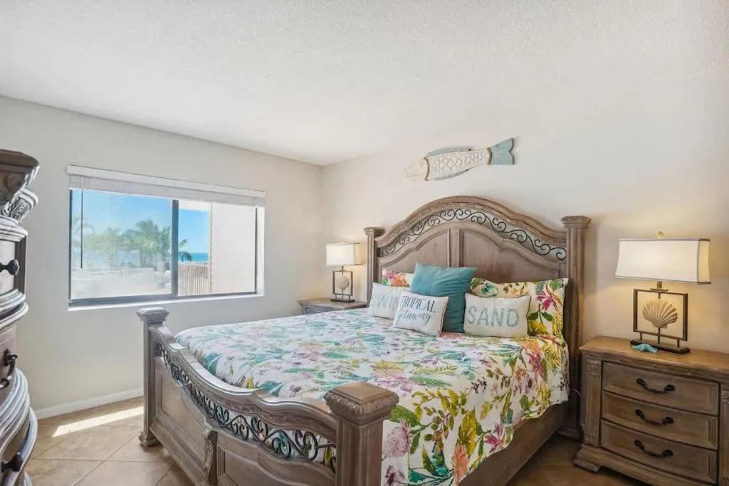 Bed in Beach Palms- Unit 102