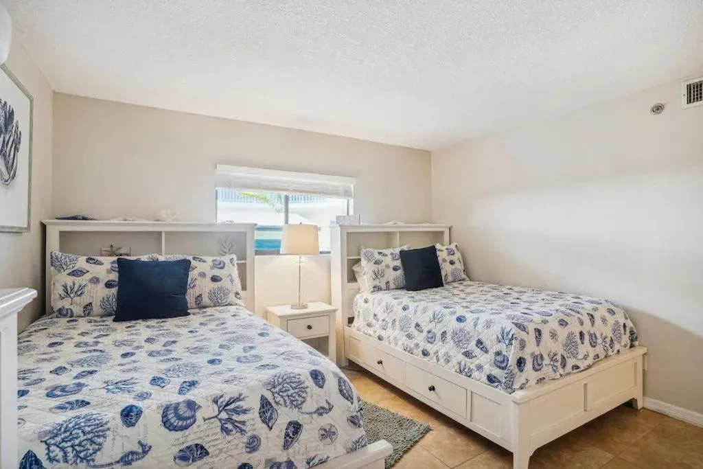 Bed in Beach Palms- Unit 102